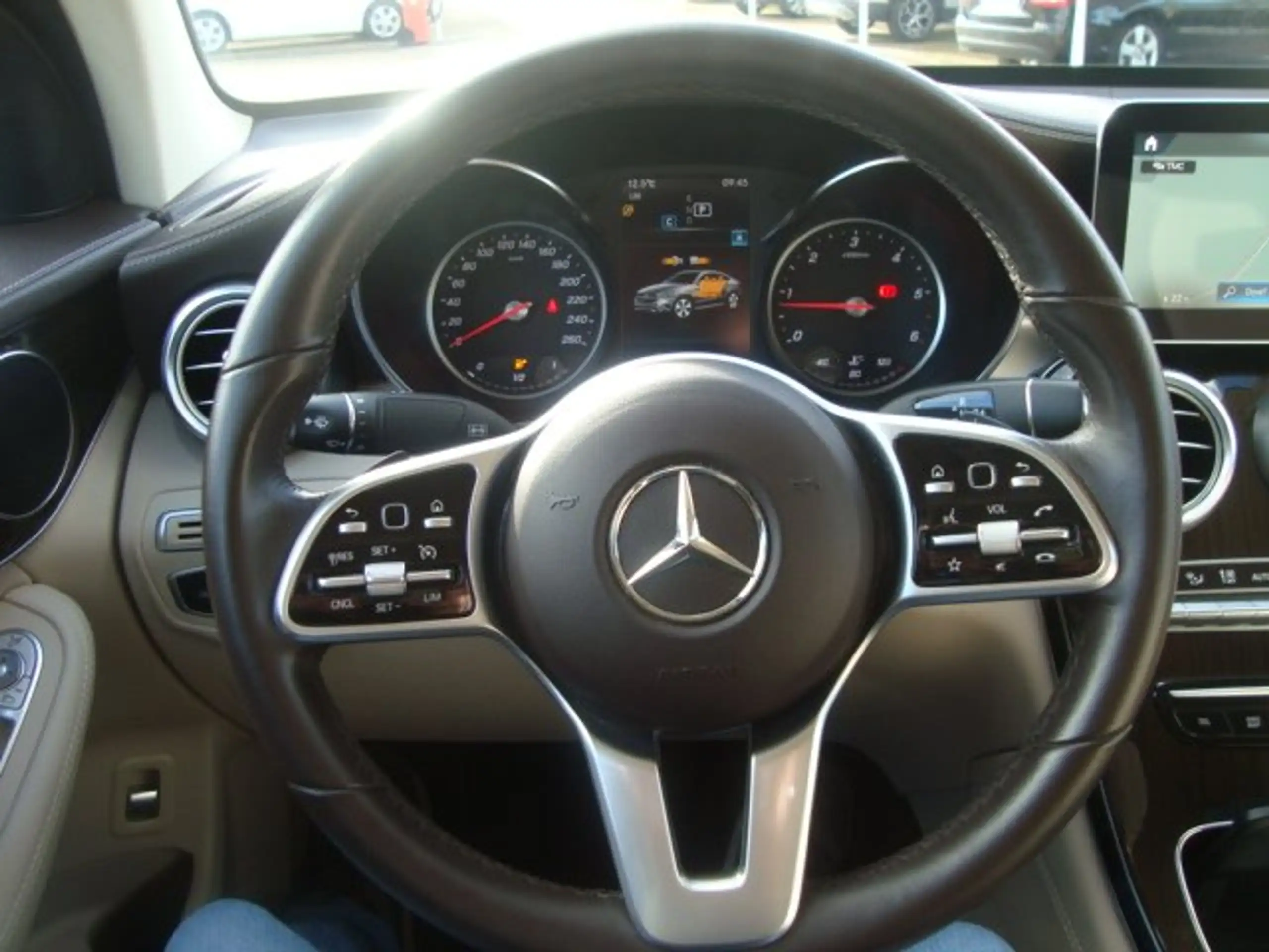 Mercedes-Benz - GLC 300