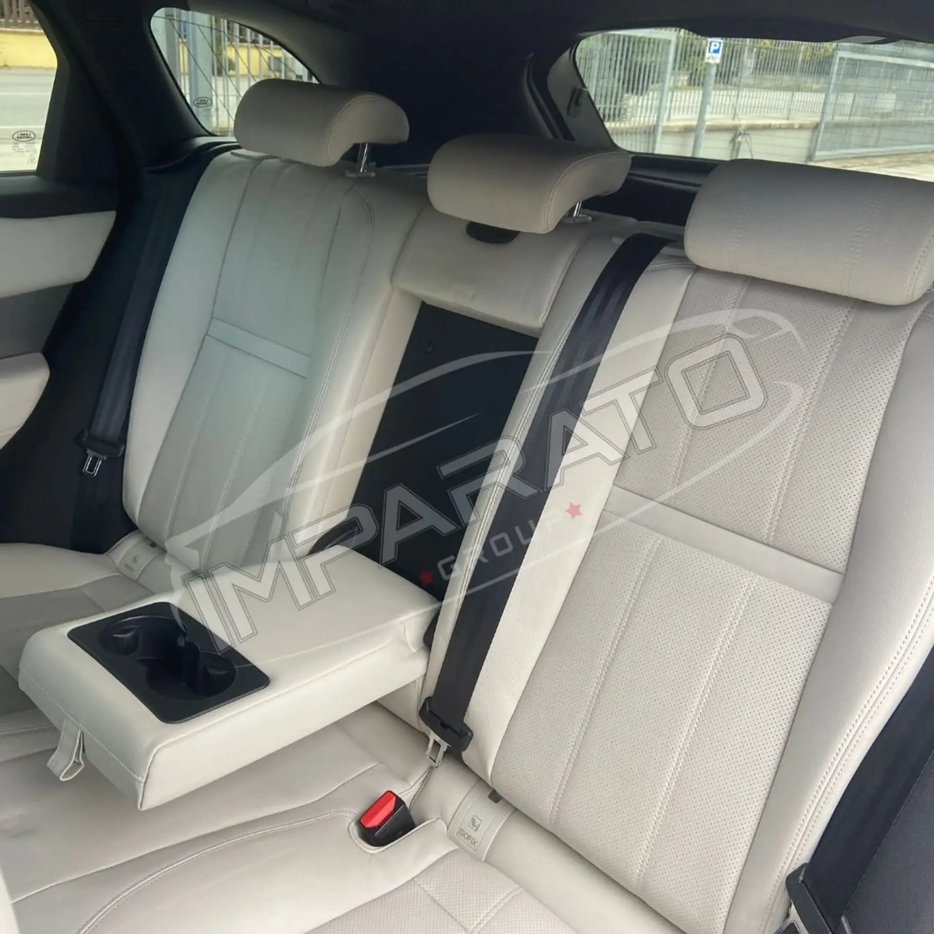 Land Rover - Range Rover Velar