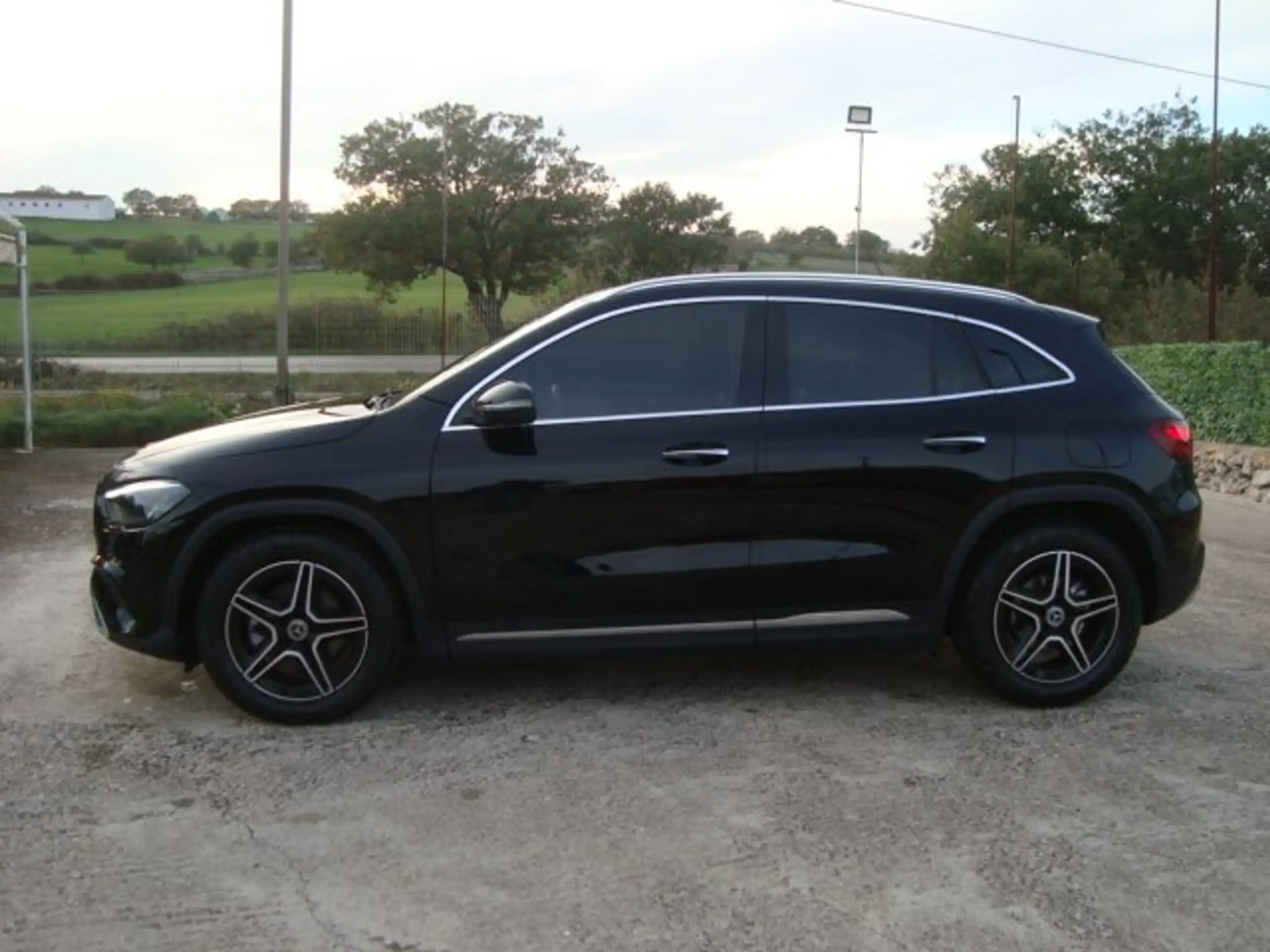 Mercedes-Benz - GLA 200