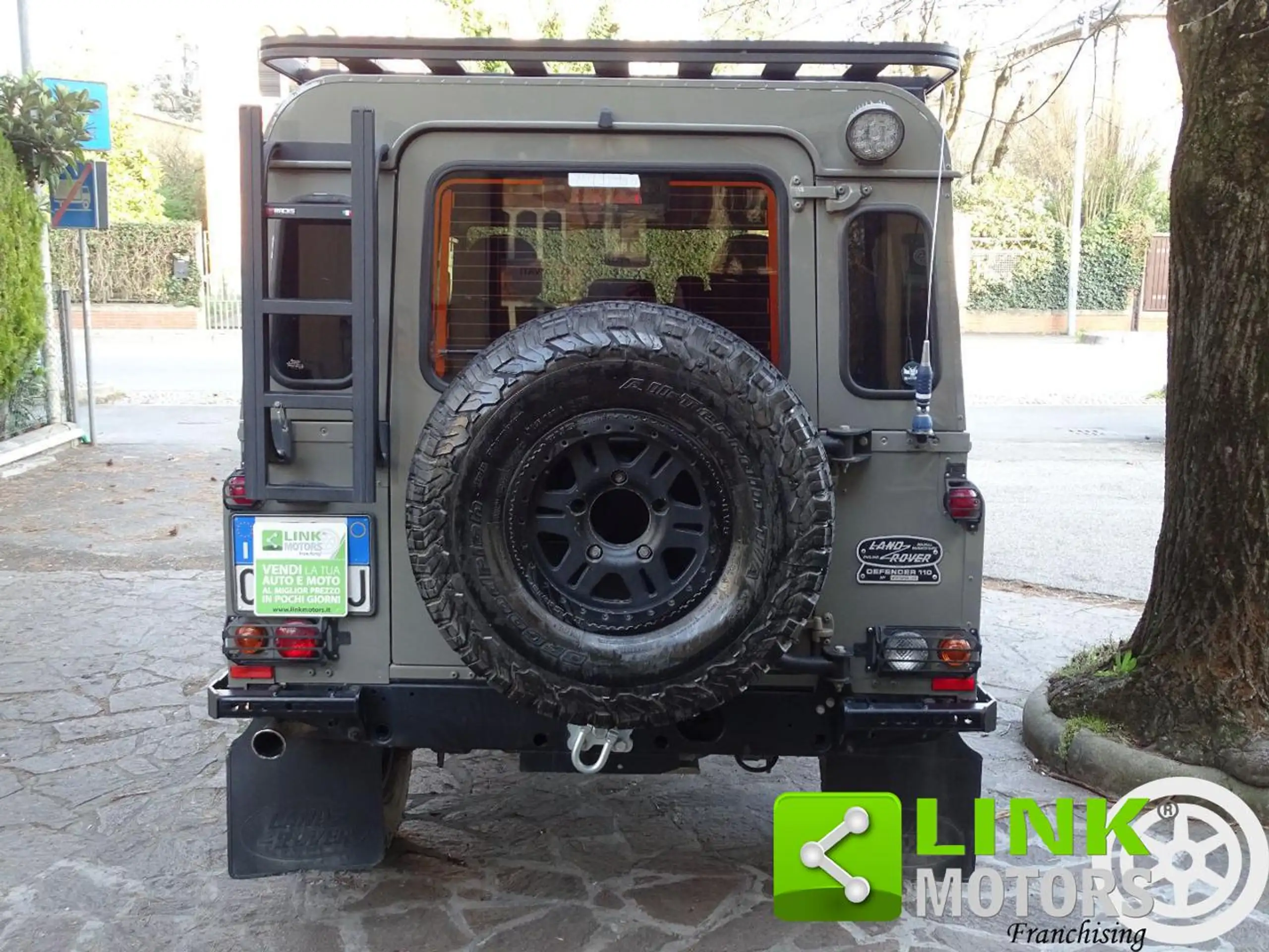 Land Rover - Defender