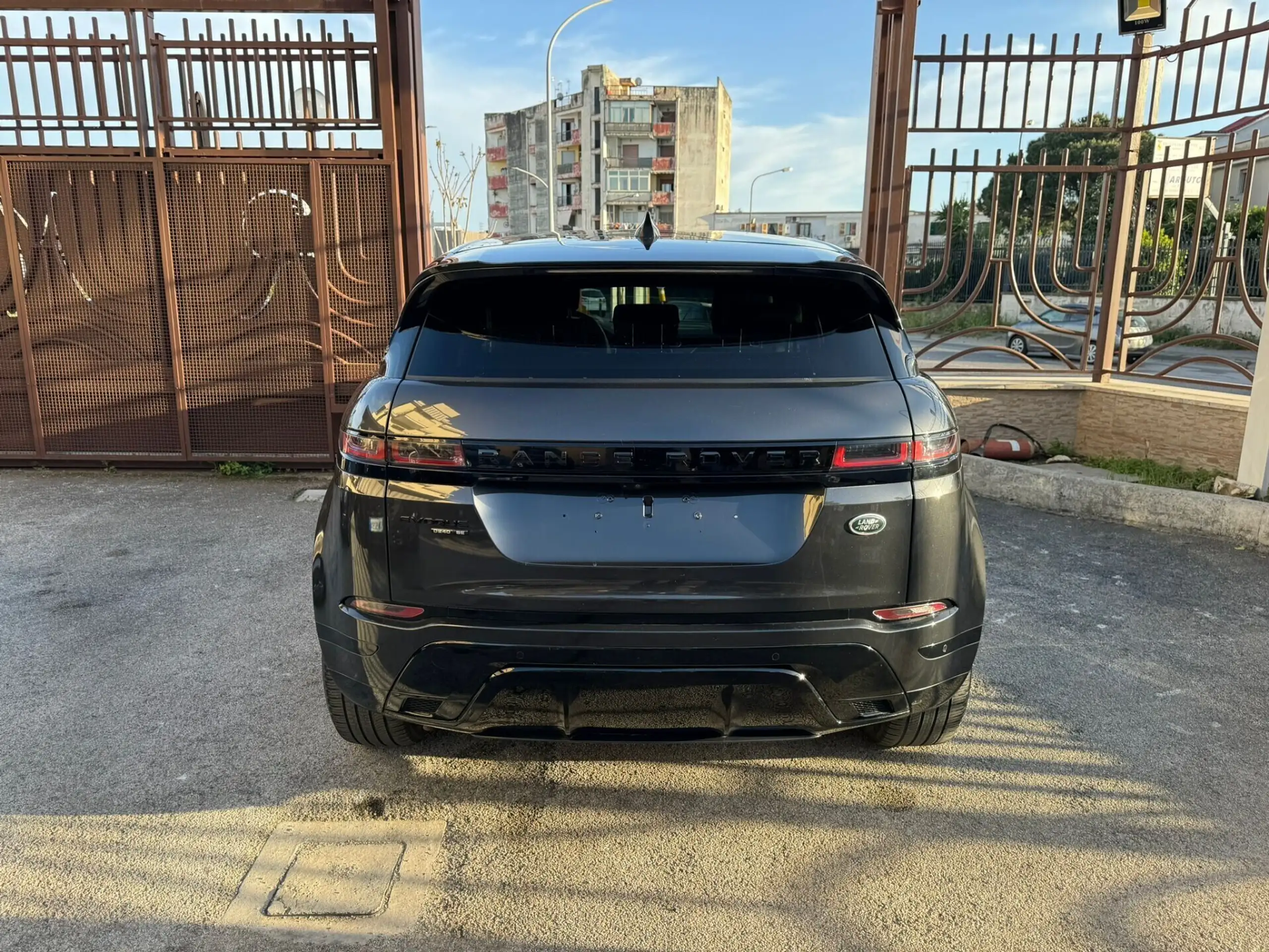 Land Rover - Range Rover Evoque