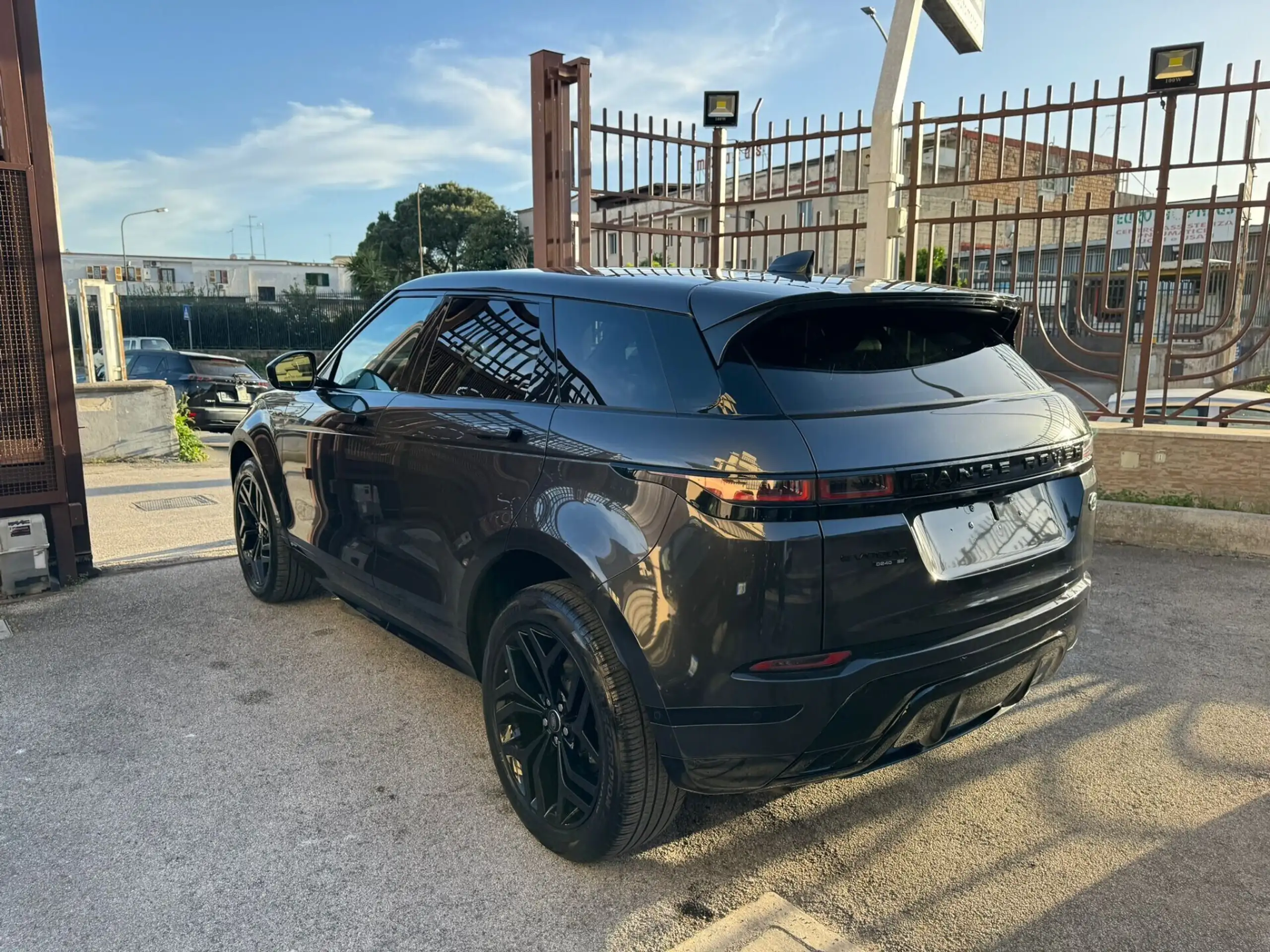 Land Rover - Range Rover Evoque