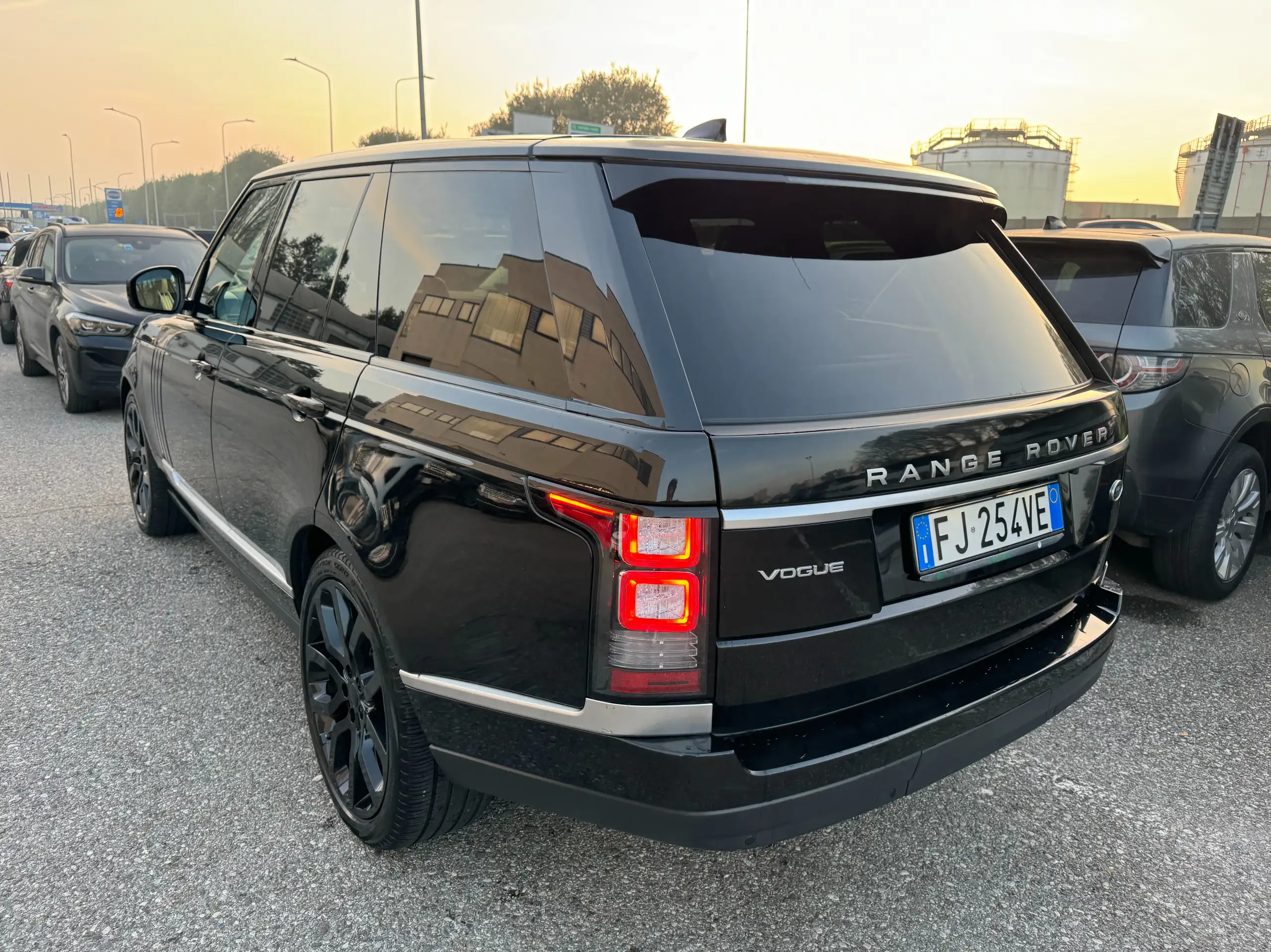 Land Rover - Range Rover