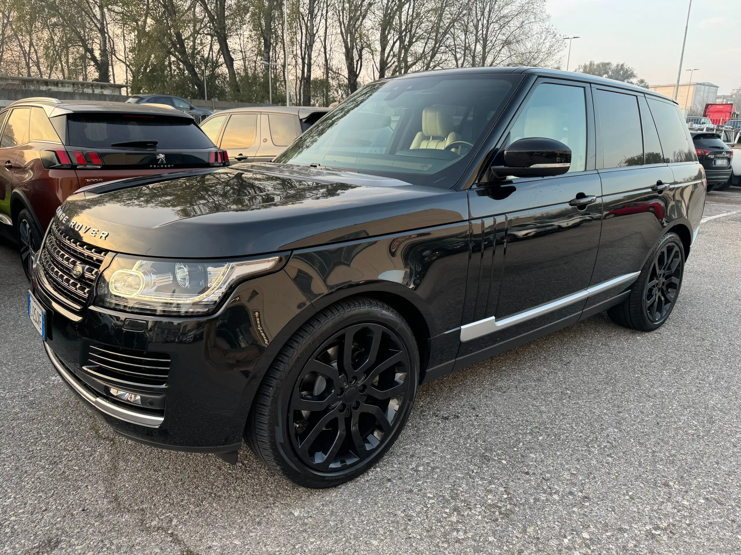 Land Rover - Range Rover