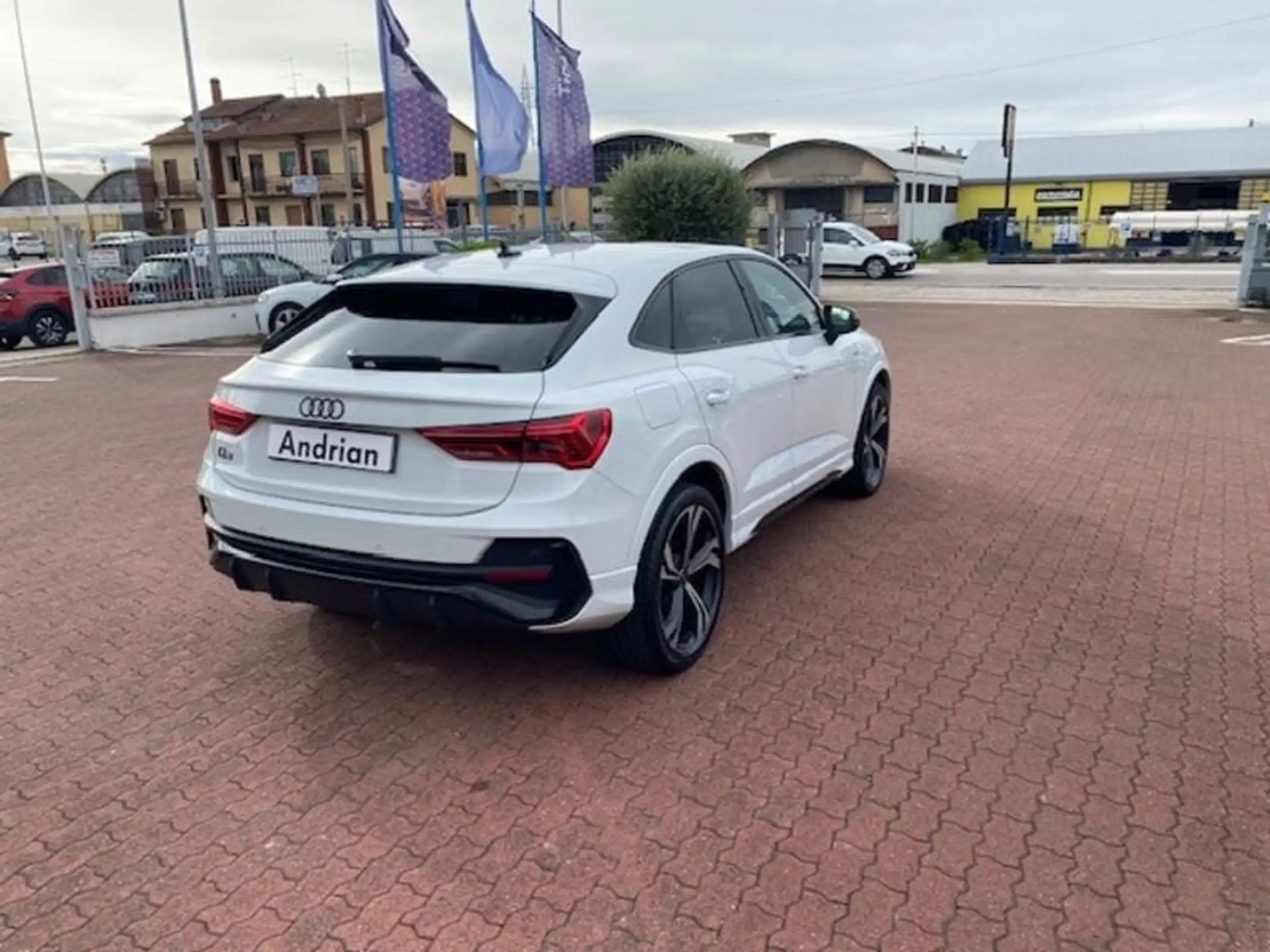 Audi - Q3