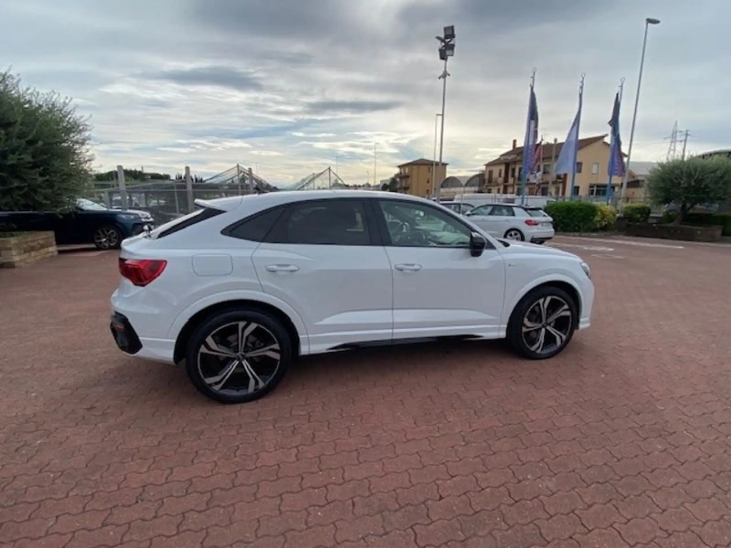 Audi - Q3