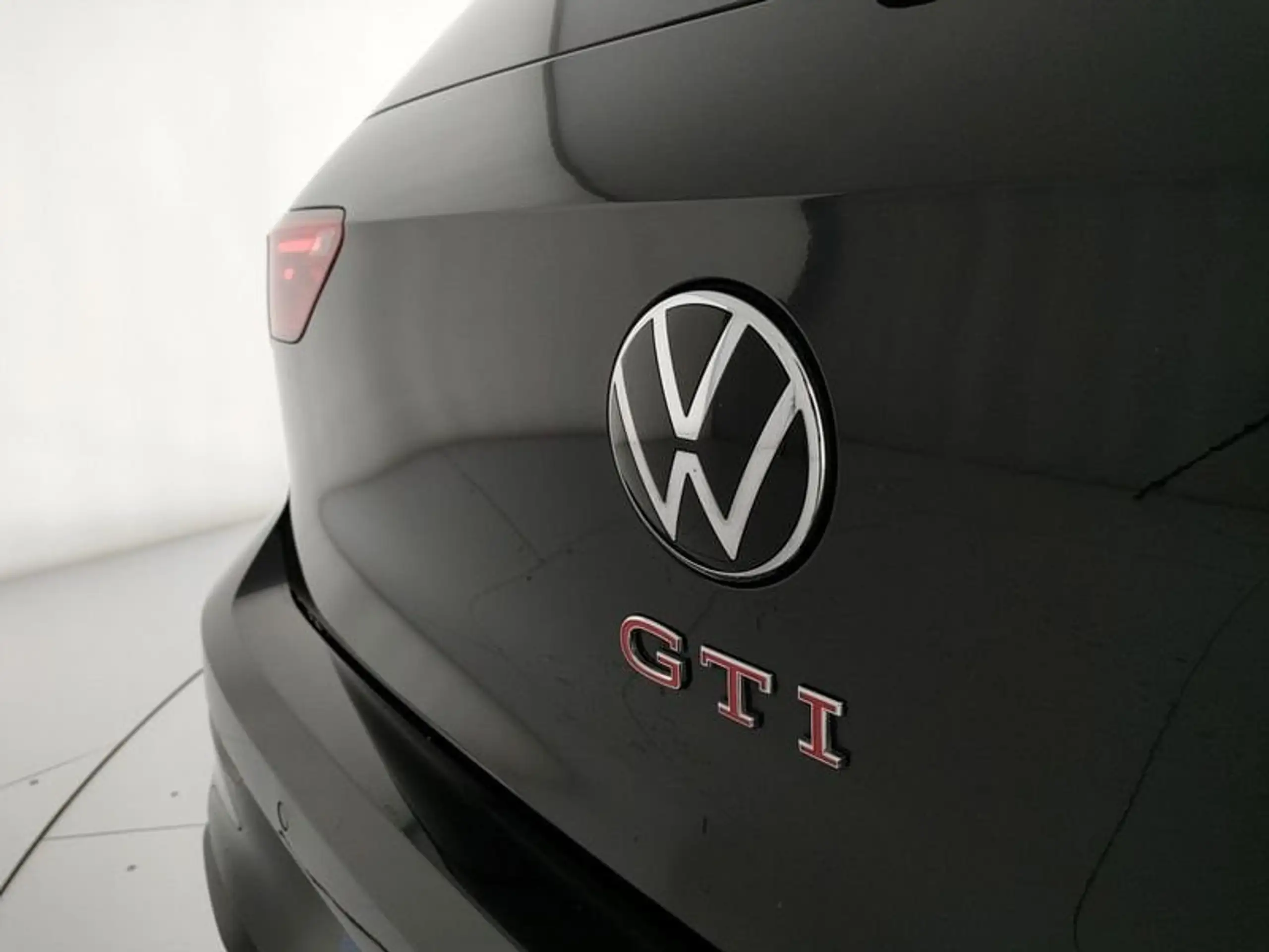 Volkswagen - Golf GTI