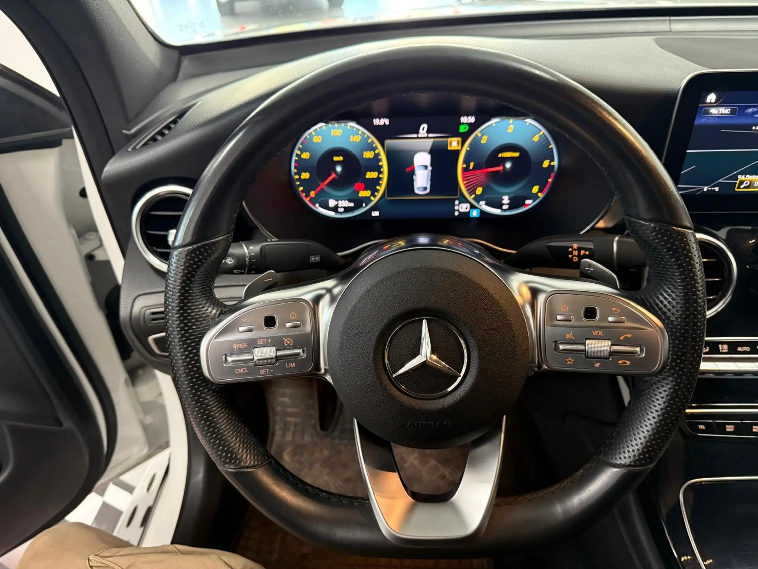 Mercedes-Benz - GLC 300