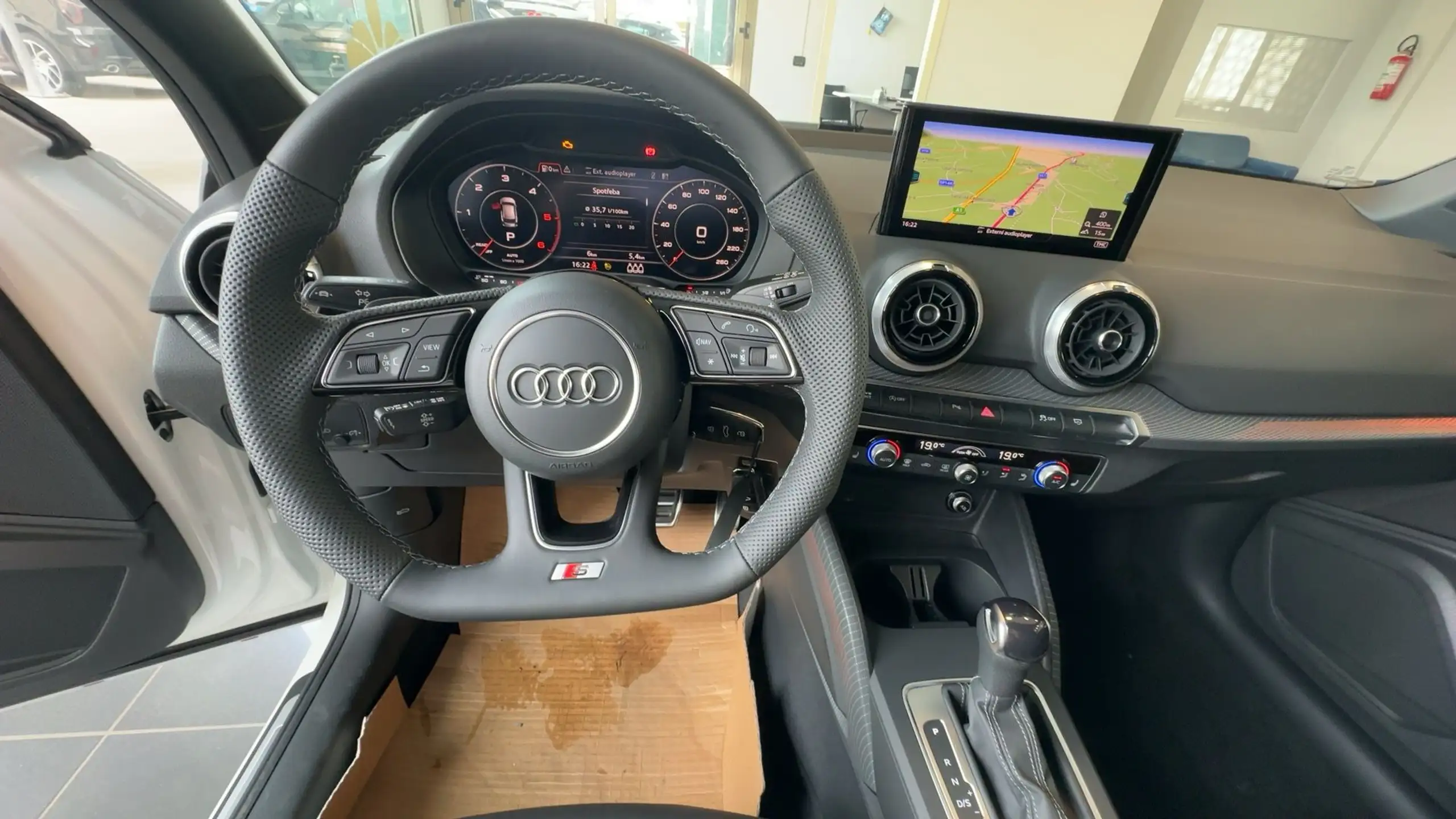 Audi - Q2