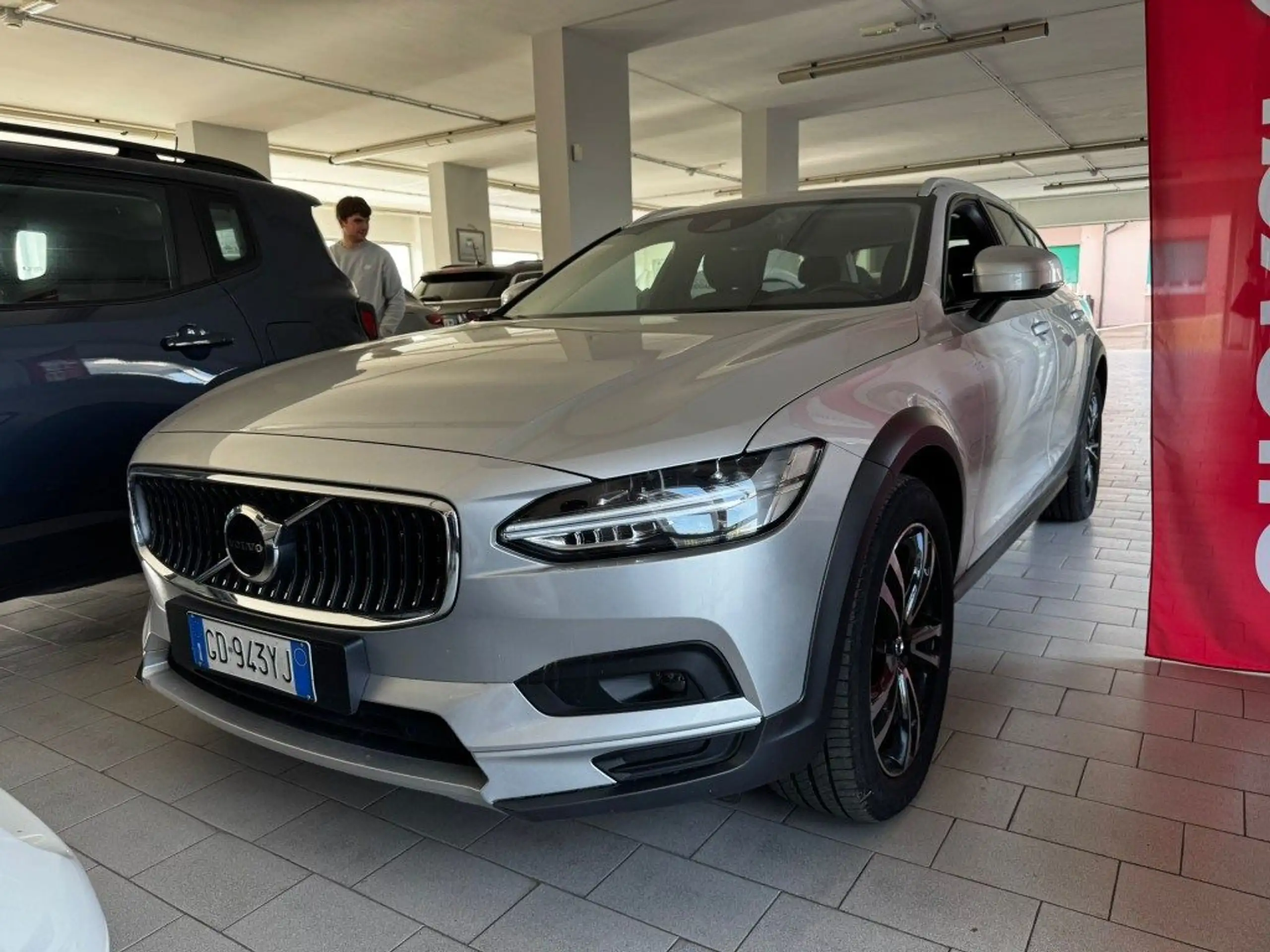 Volvo - V90 Cross Country