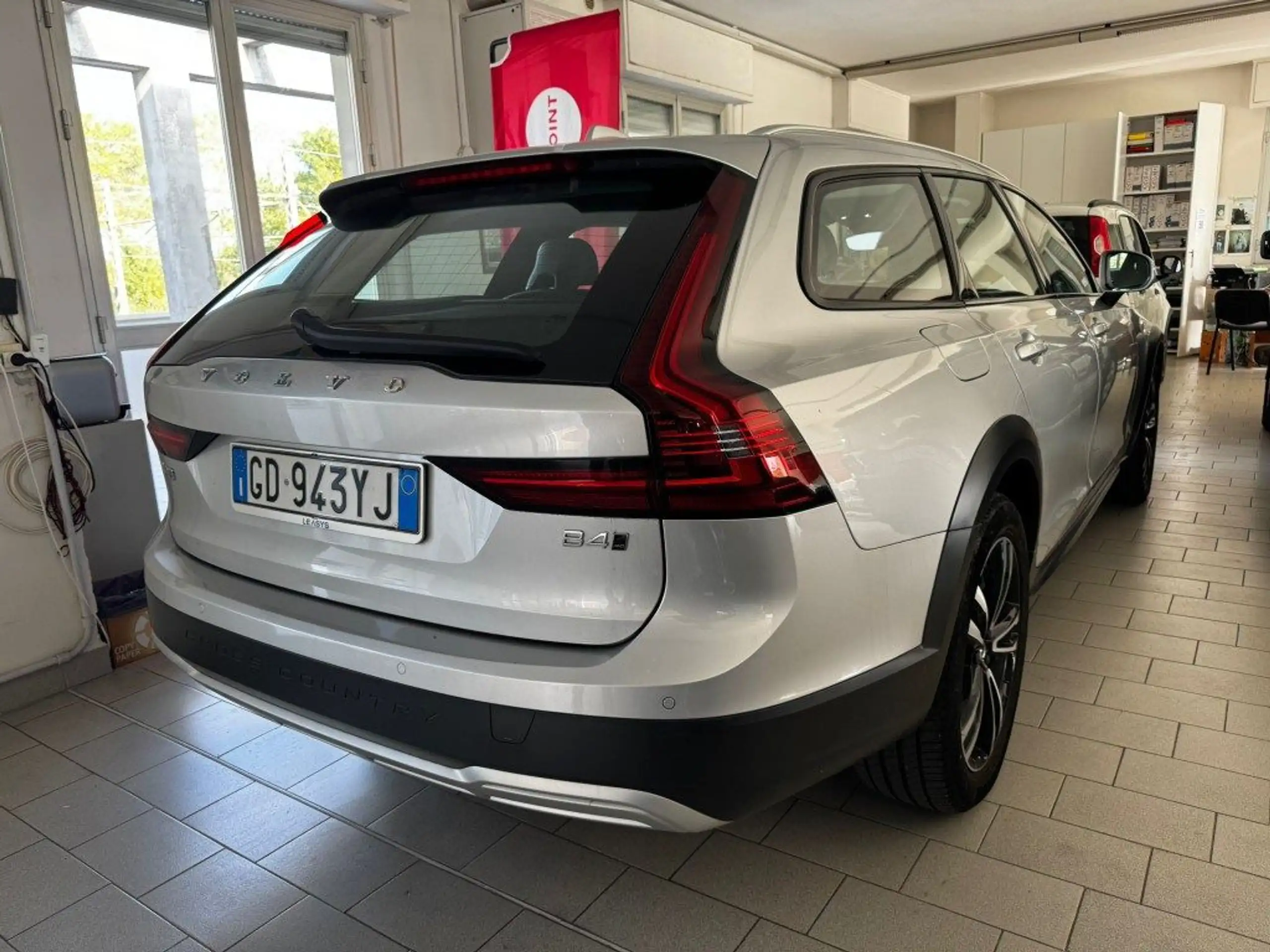 Volvo - V90 Cross Country