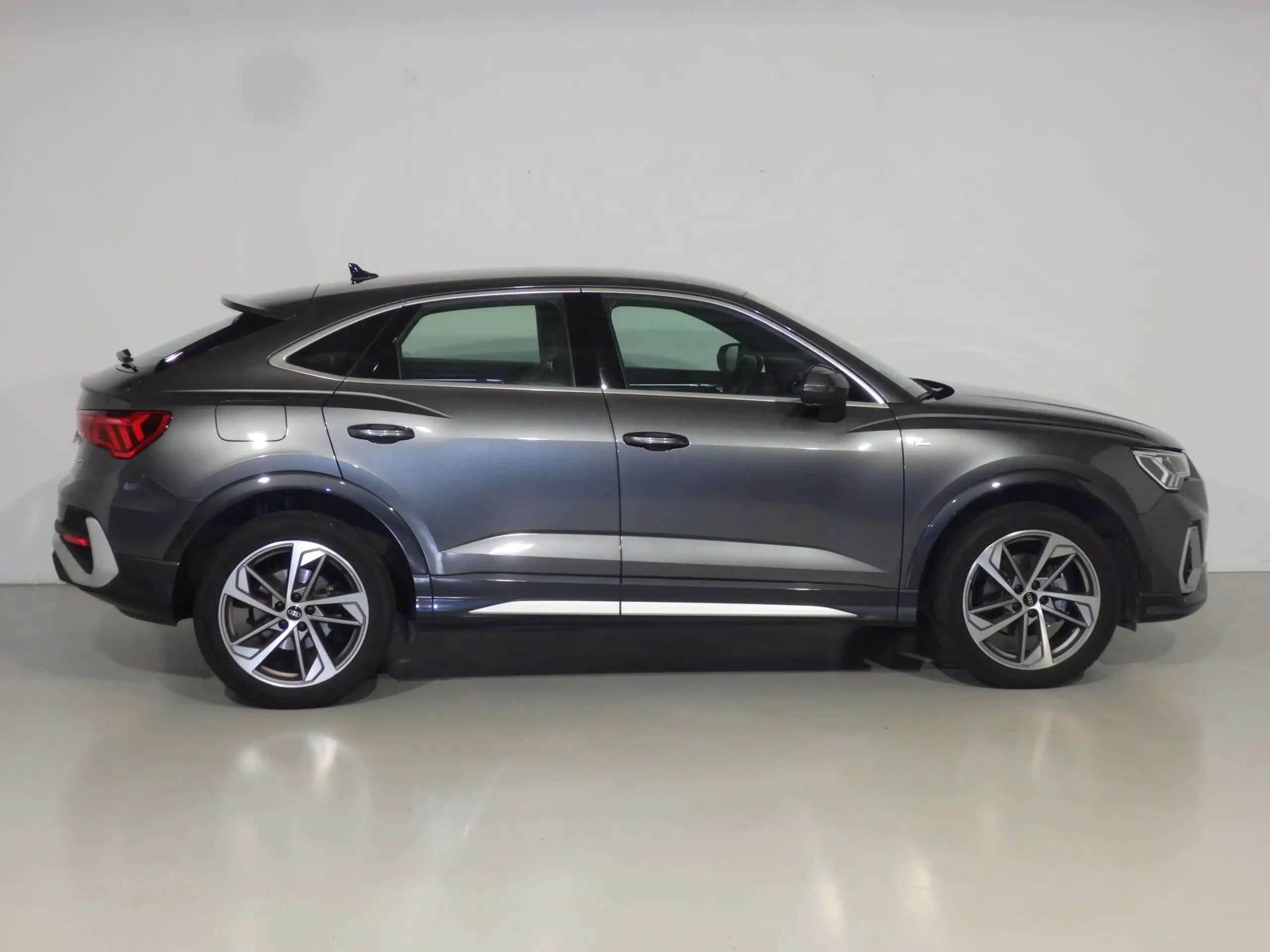 Audi - Q3