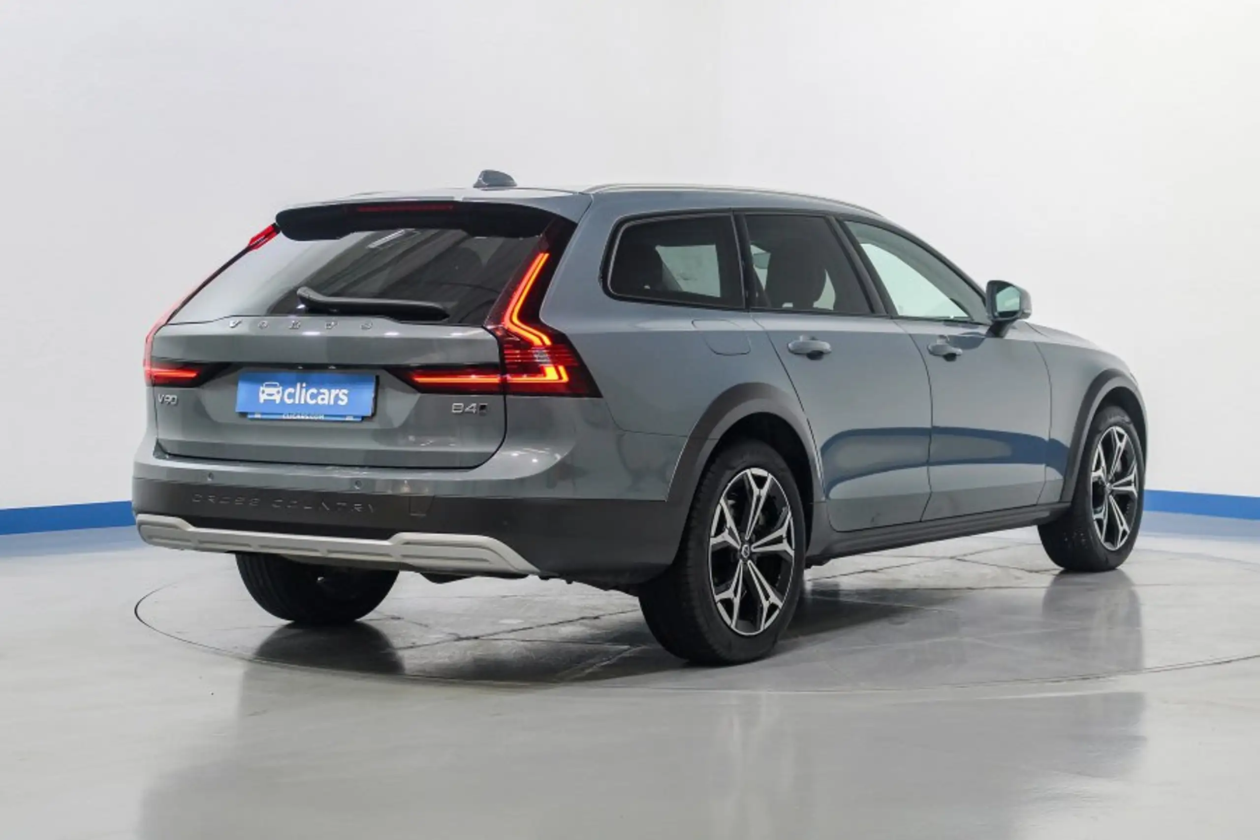 Volvo - V90 Cross Country