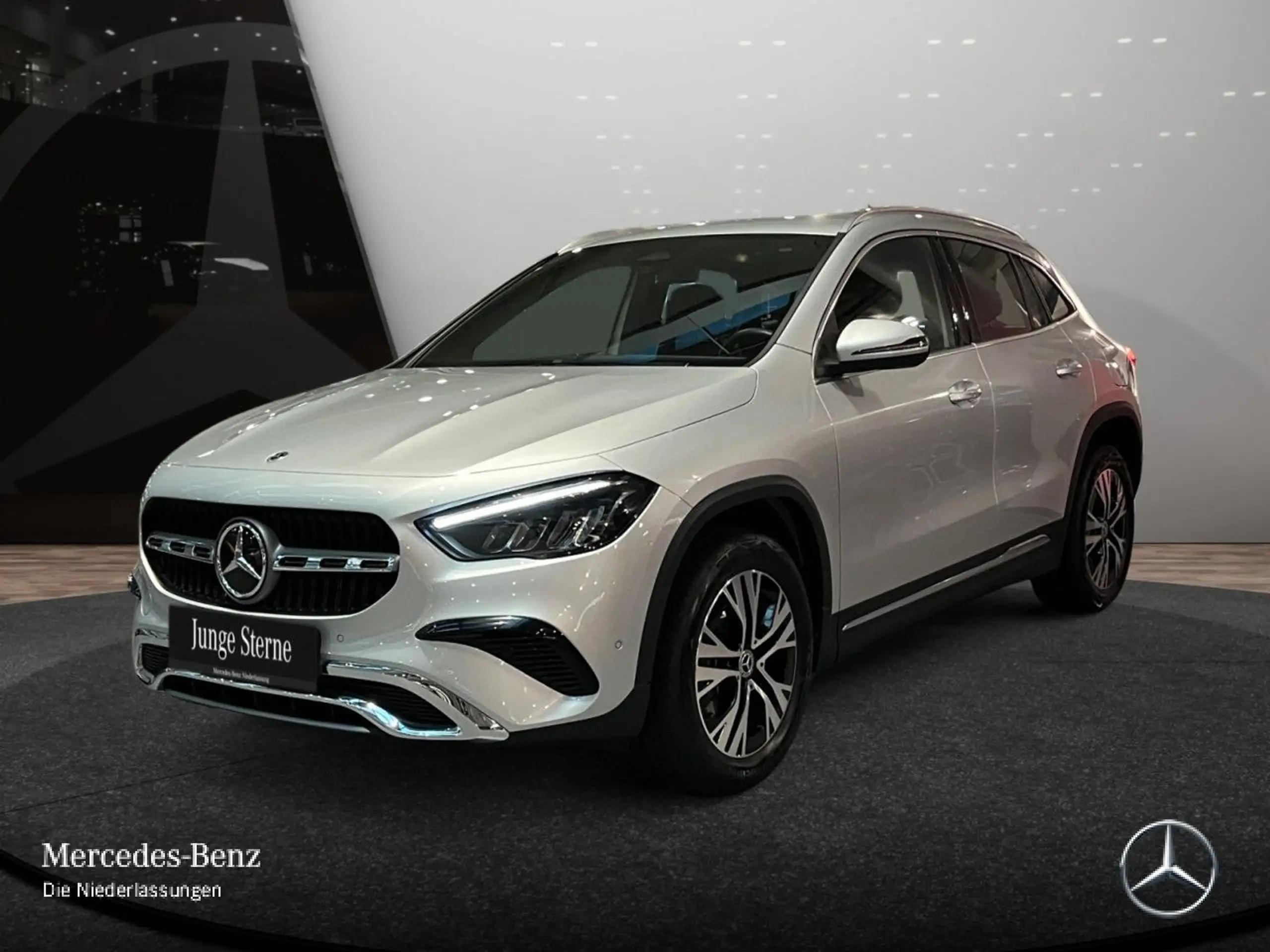 Mercedes-Benz - GLA 200