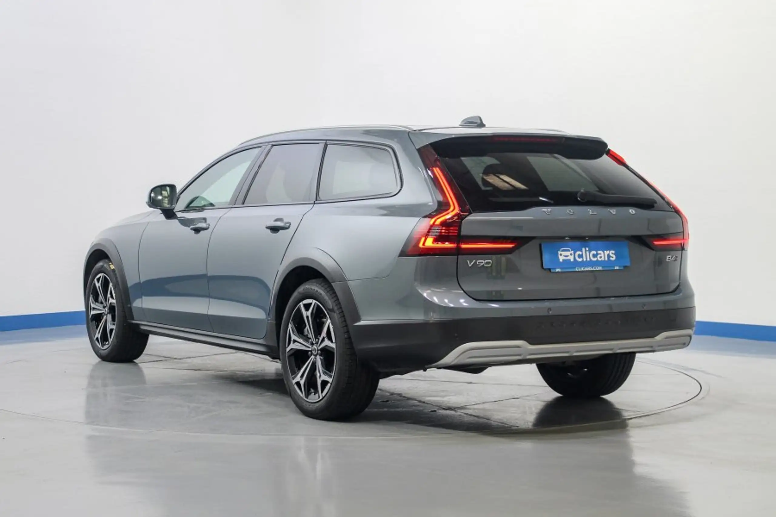 Volvo - V90 Cross Country