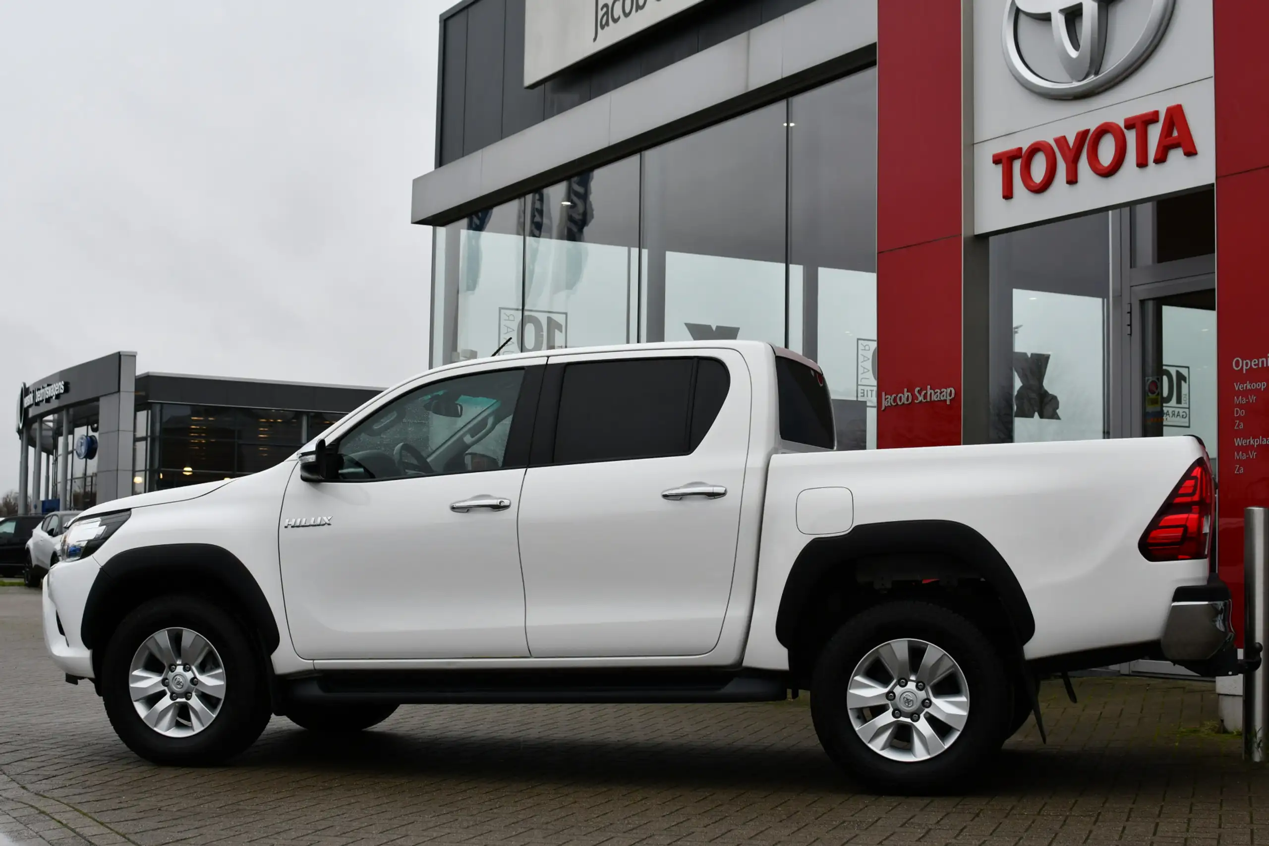 Toyota - Hilux