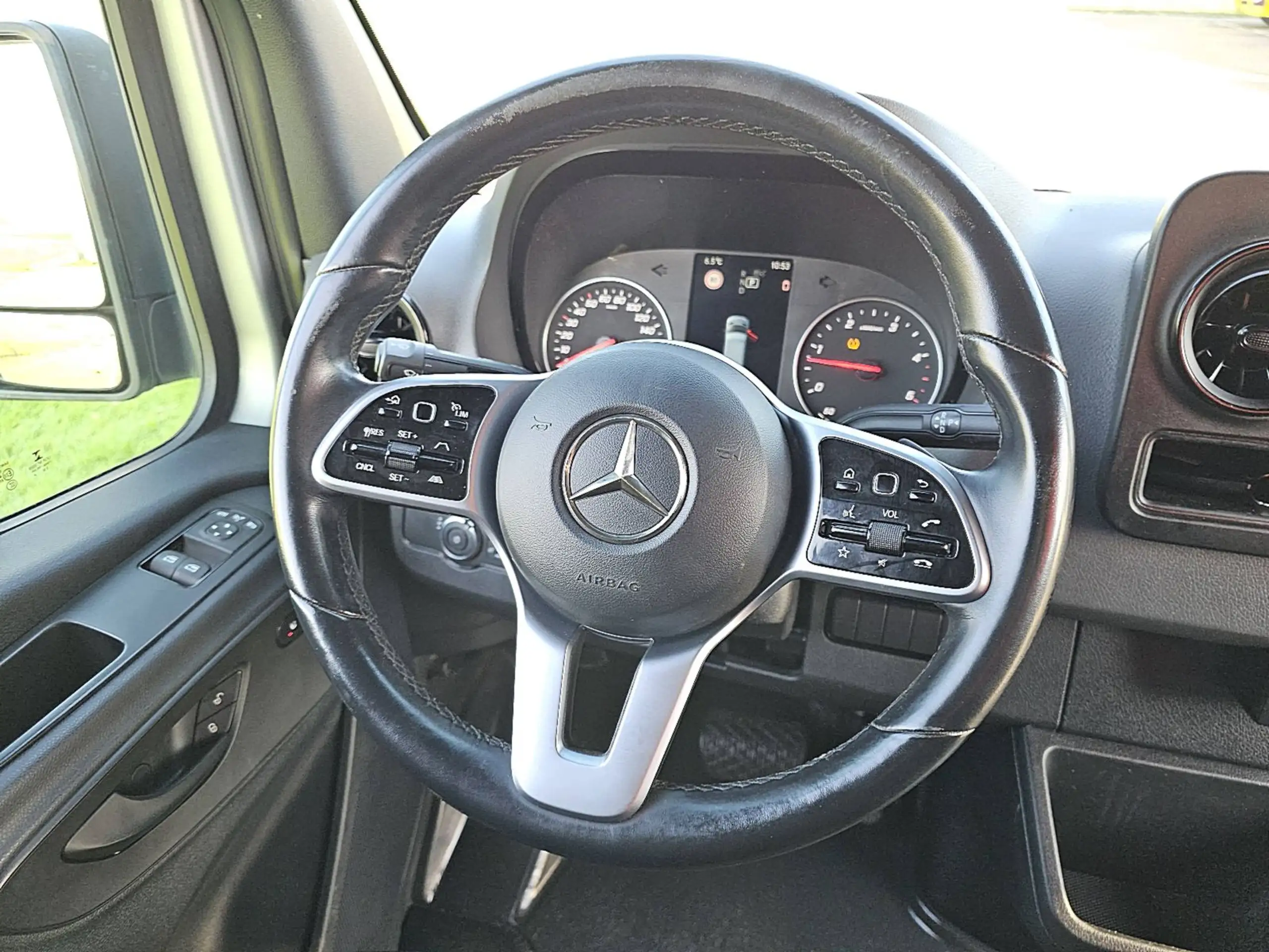 Mercedes-Benz - Sprinter