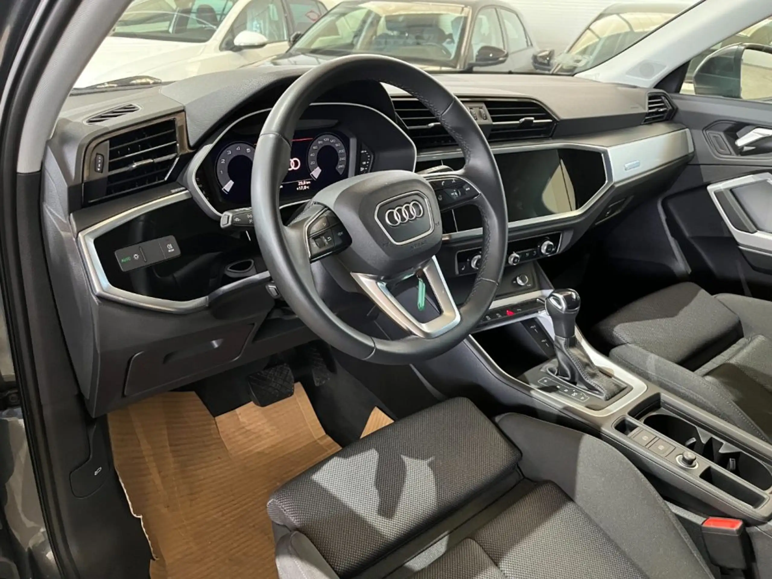 Audi - Q3