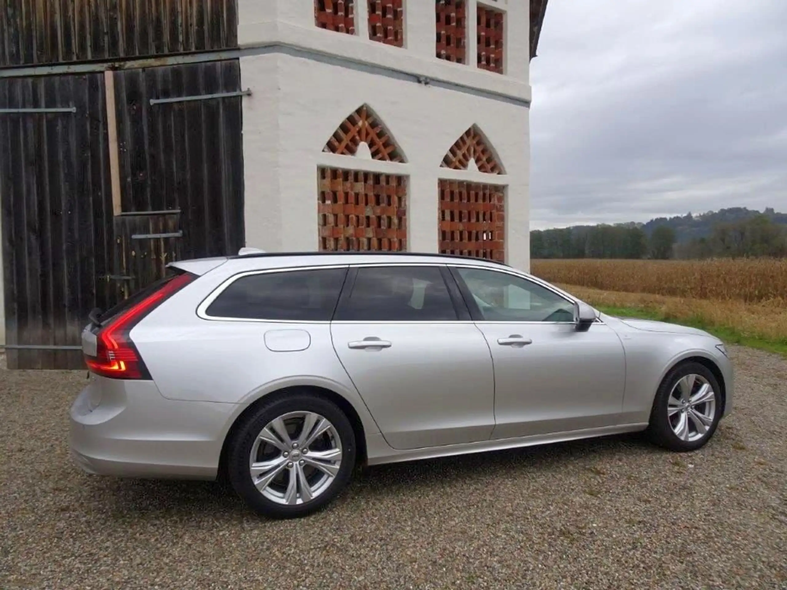 Volvo - V90