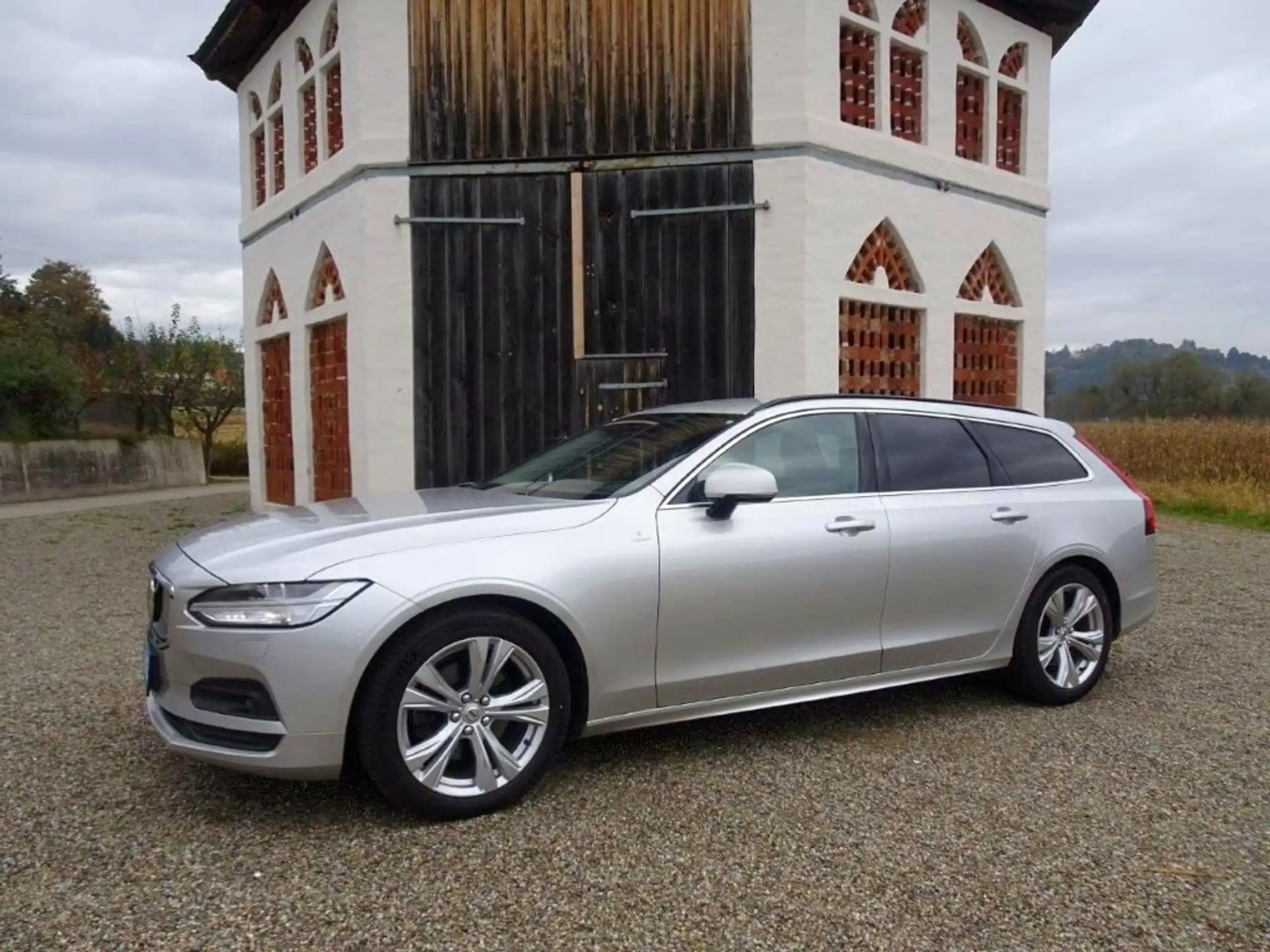 Volvo - V90