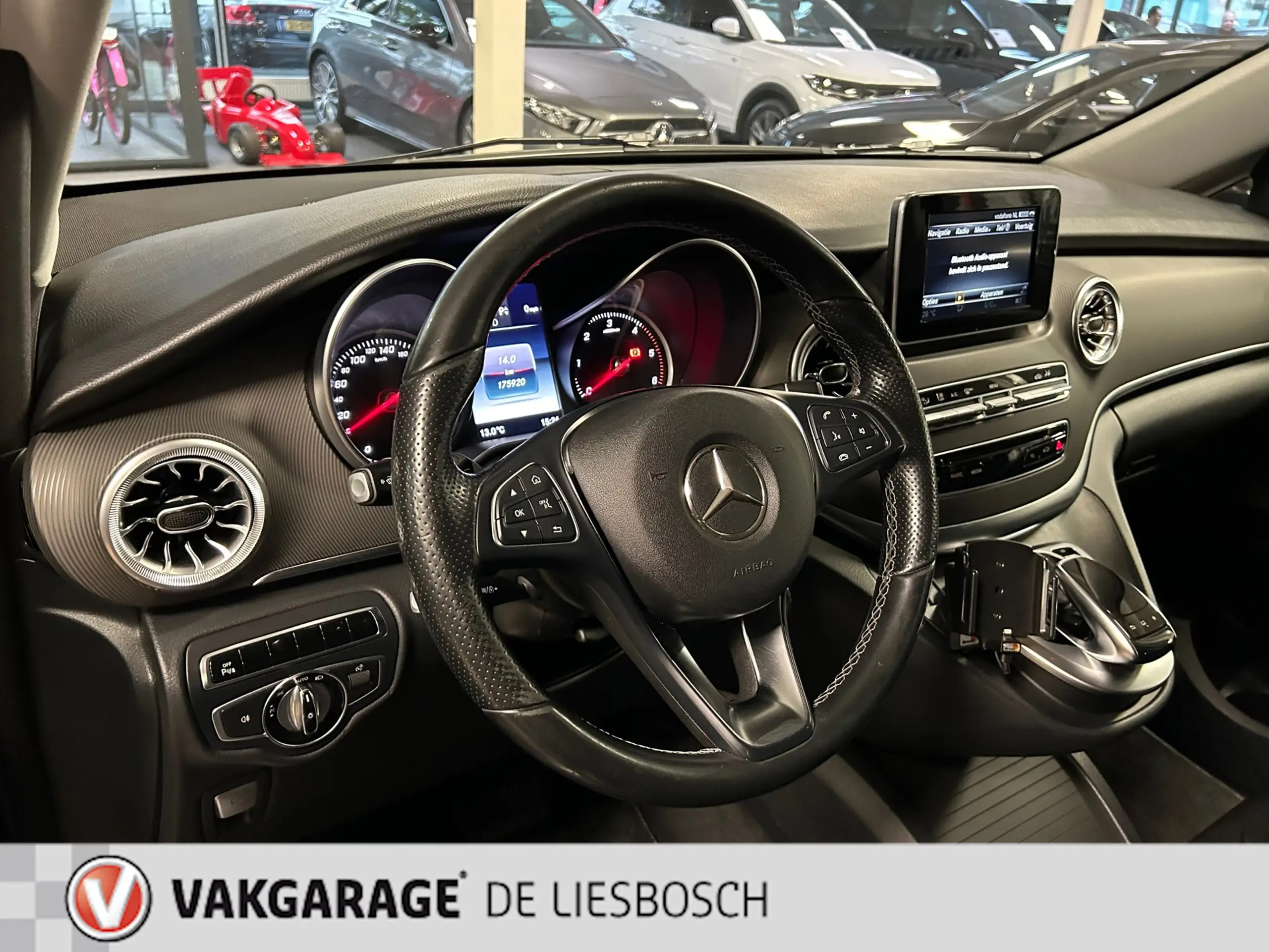 Mercedes-Benz - V 250