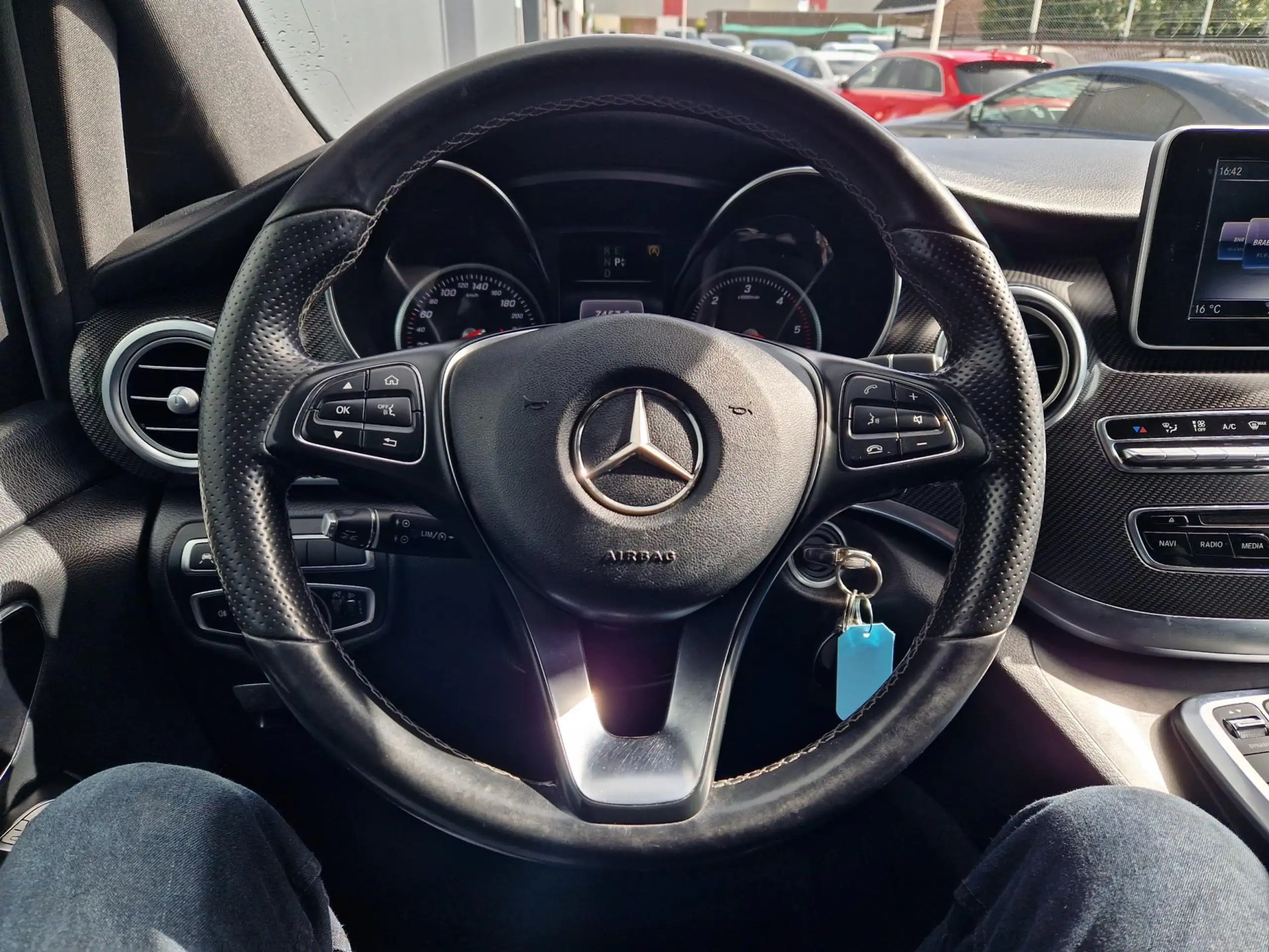 Mercedes-Benz - V 200