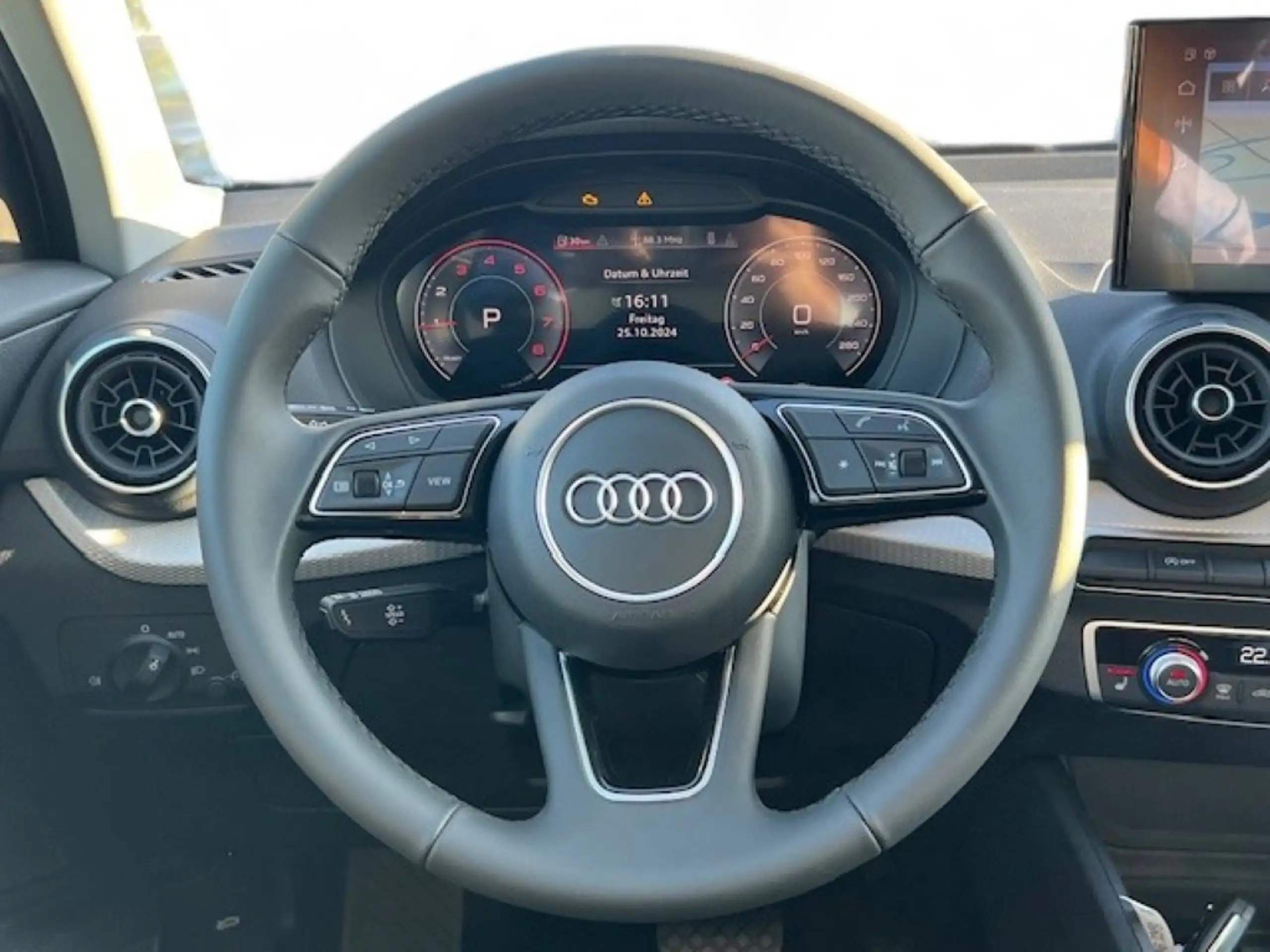 Audi - Q2