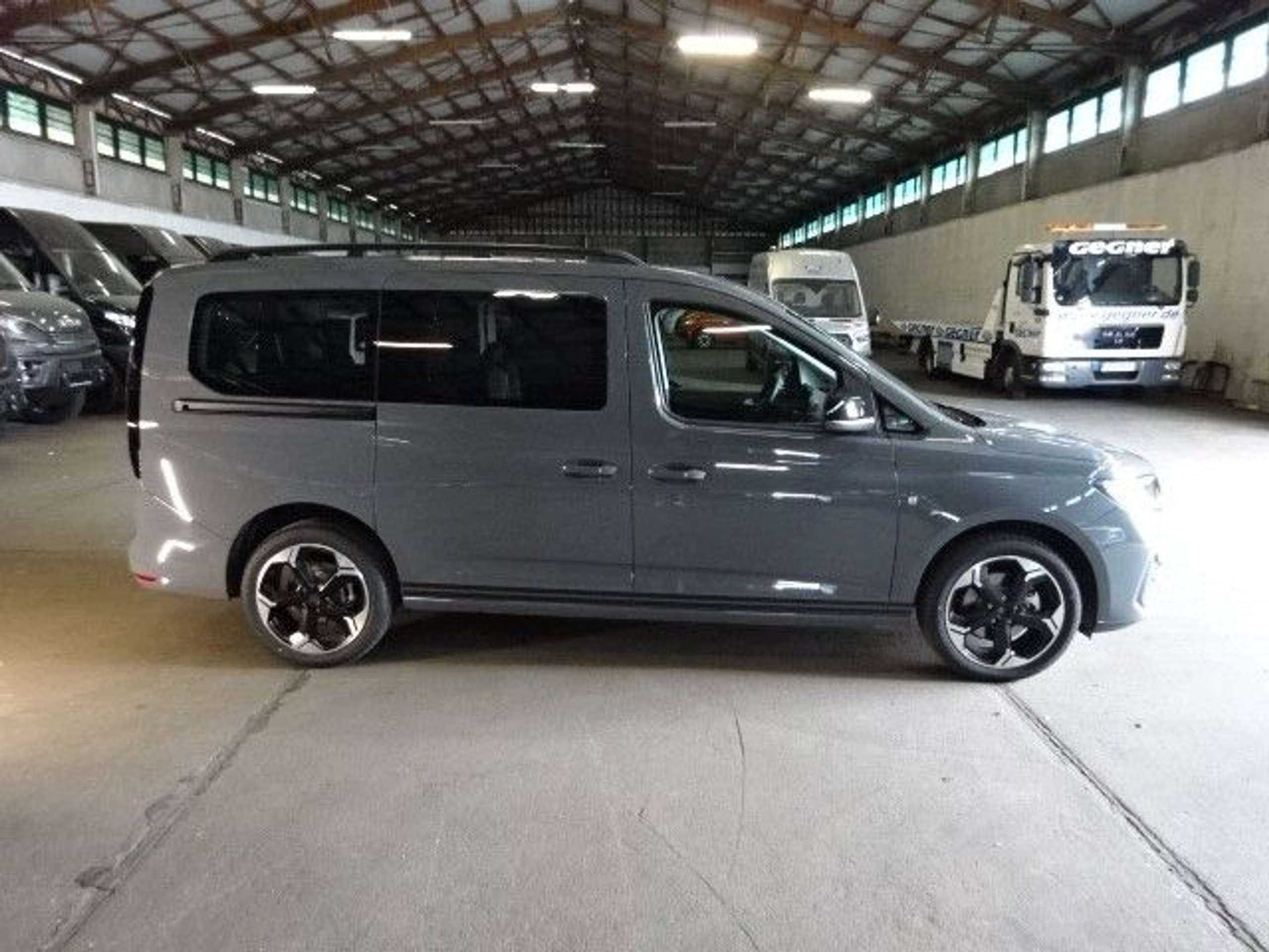 Ford - Grand Tourneo