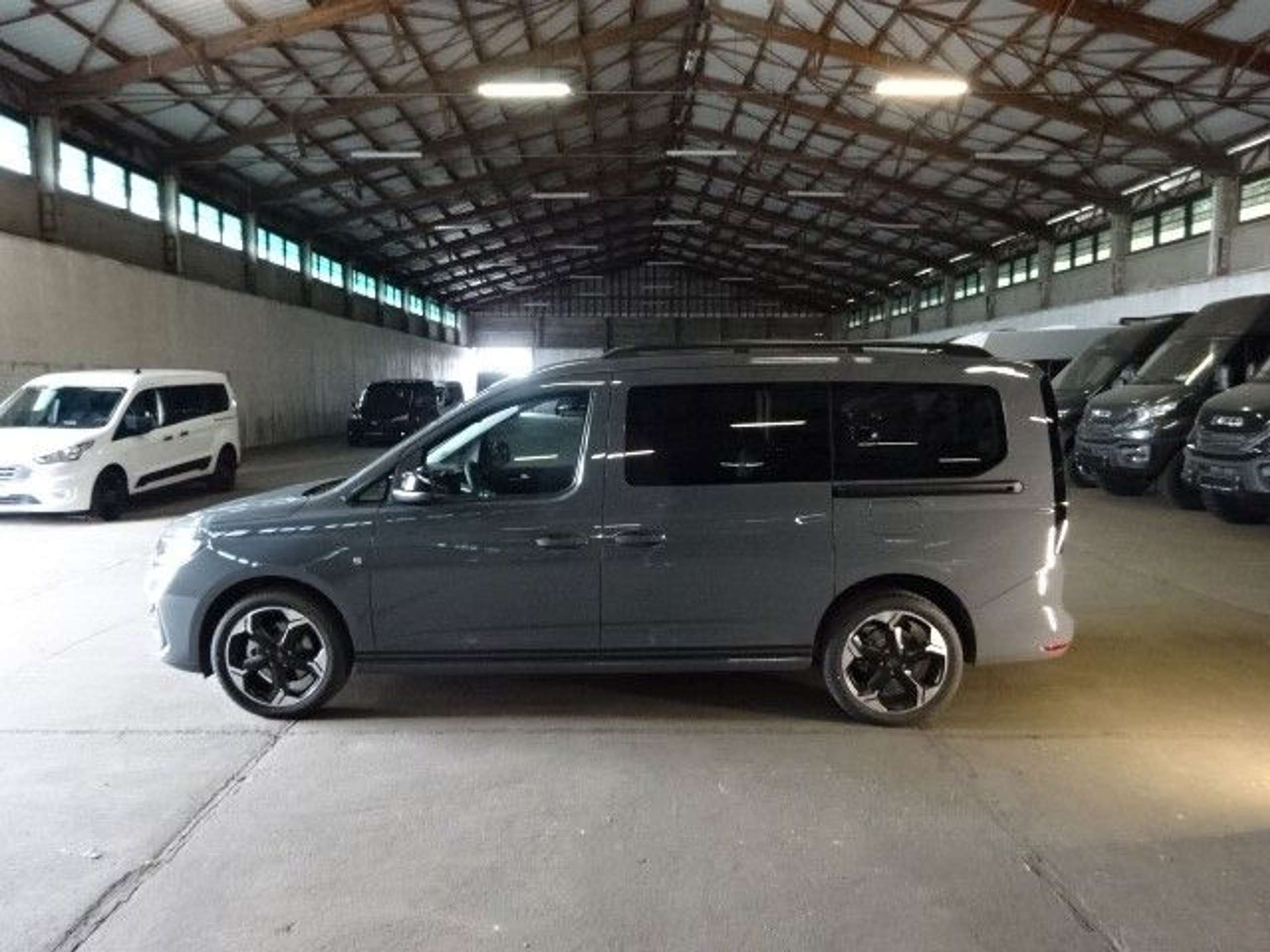 Ford - Grand Tourneo