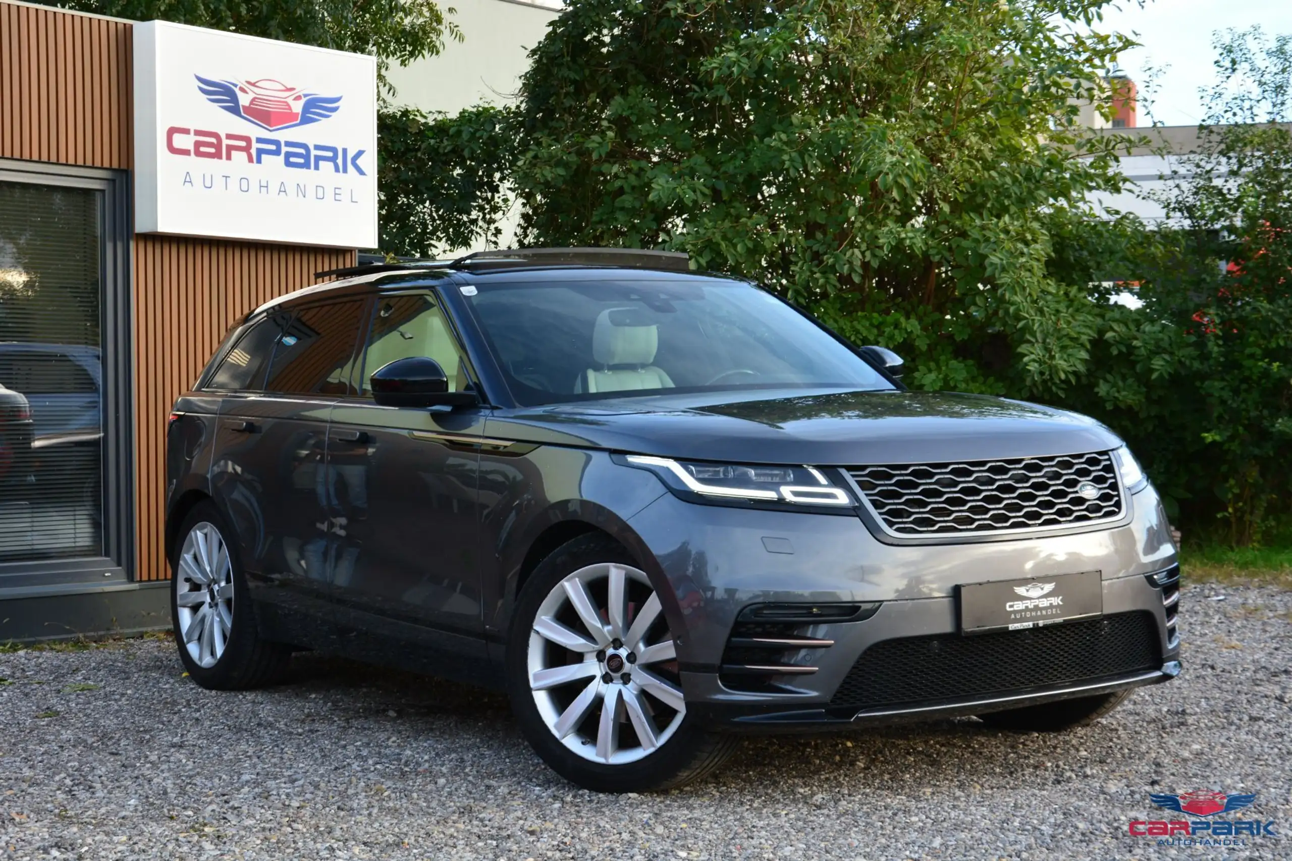 Land Rover - Range Rover Velar