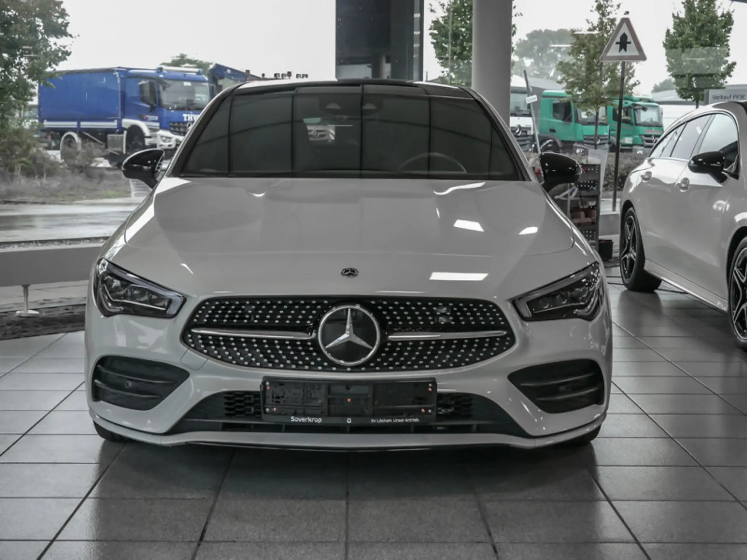 Mercedes-Benz - CLA 220