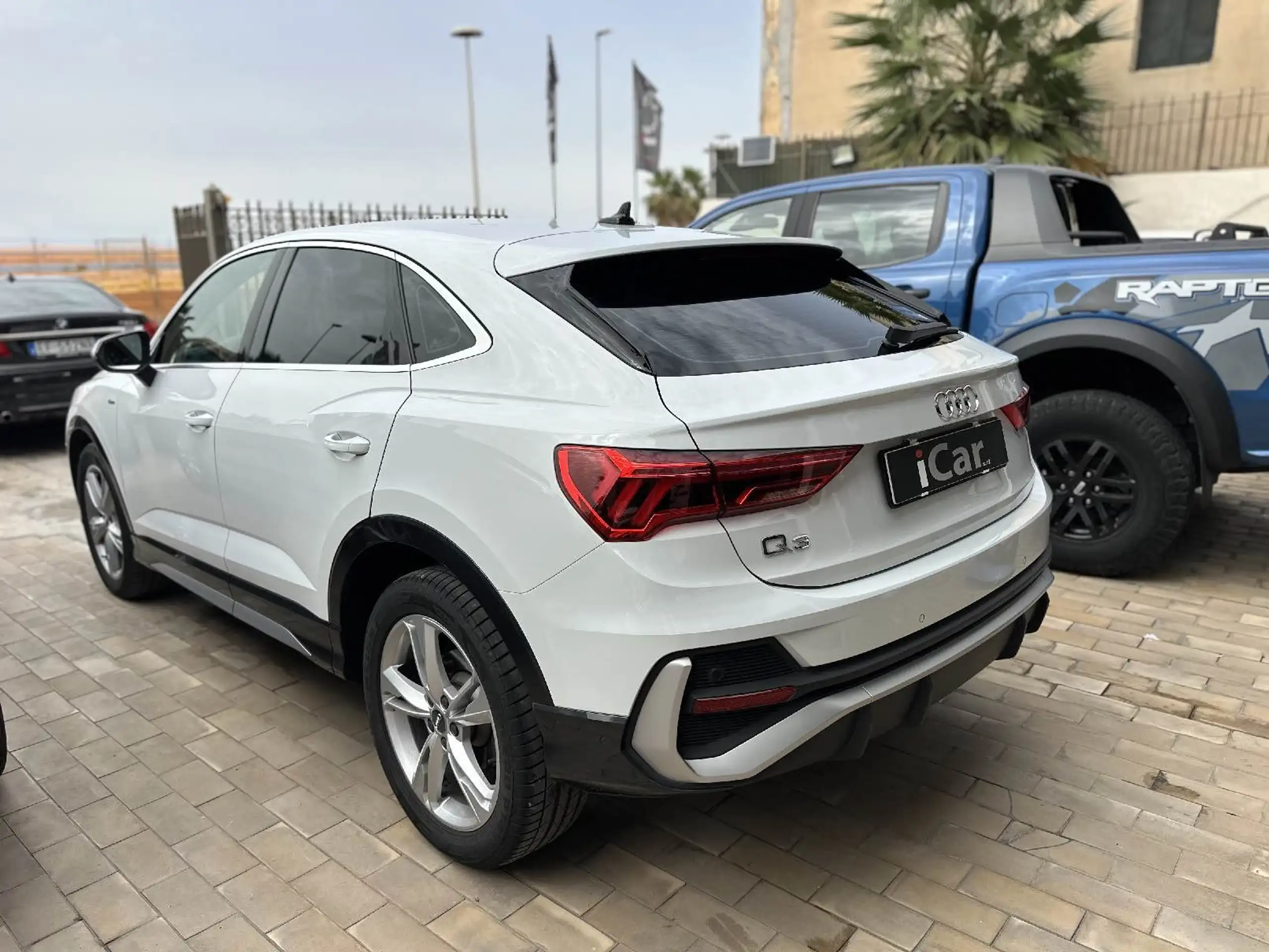 Audi - Q3