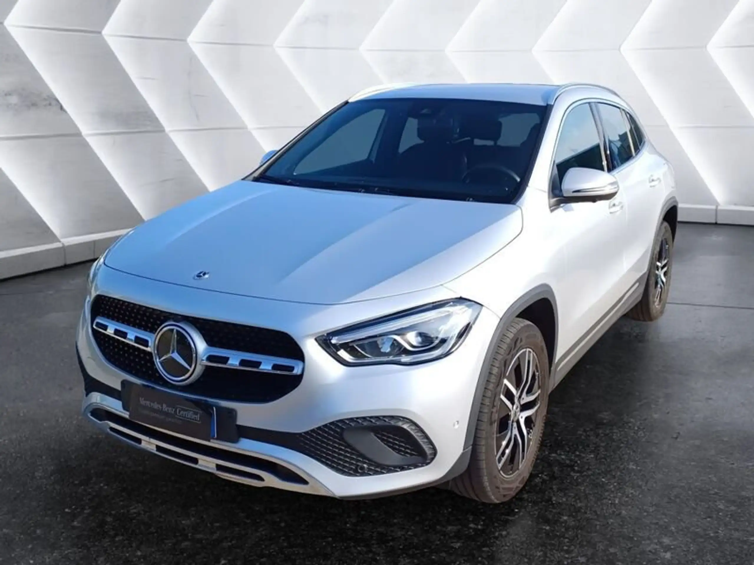 Mercedes-Benz - GLA 220