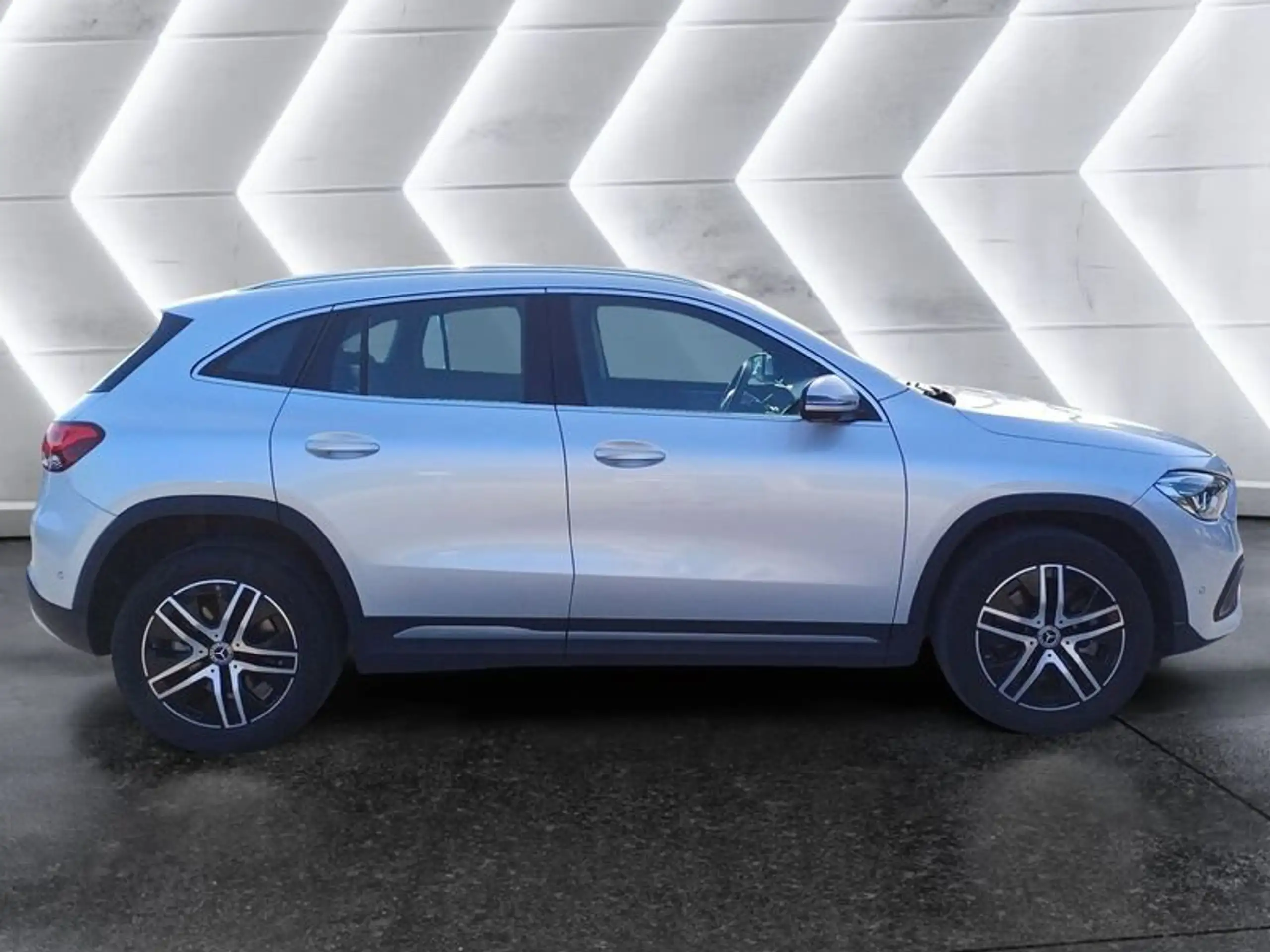 Mercedes-Benz - GLA 220