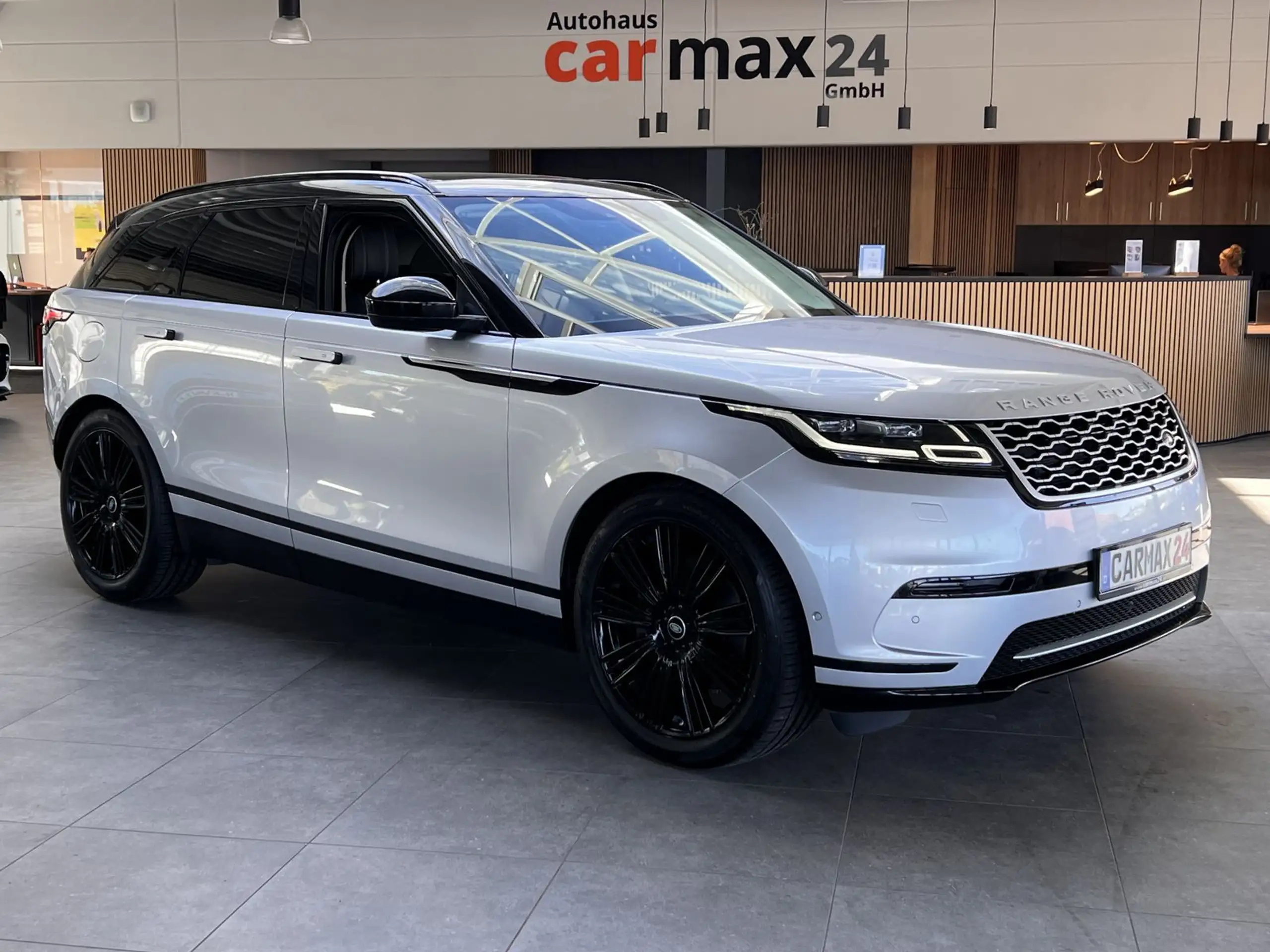 Land Rover - Range Rover Velar