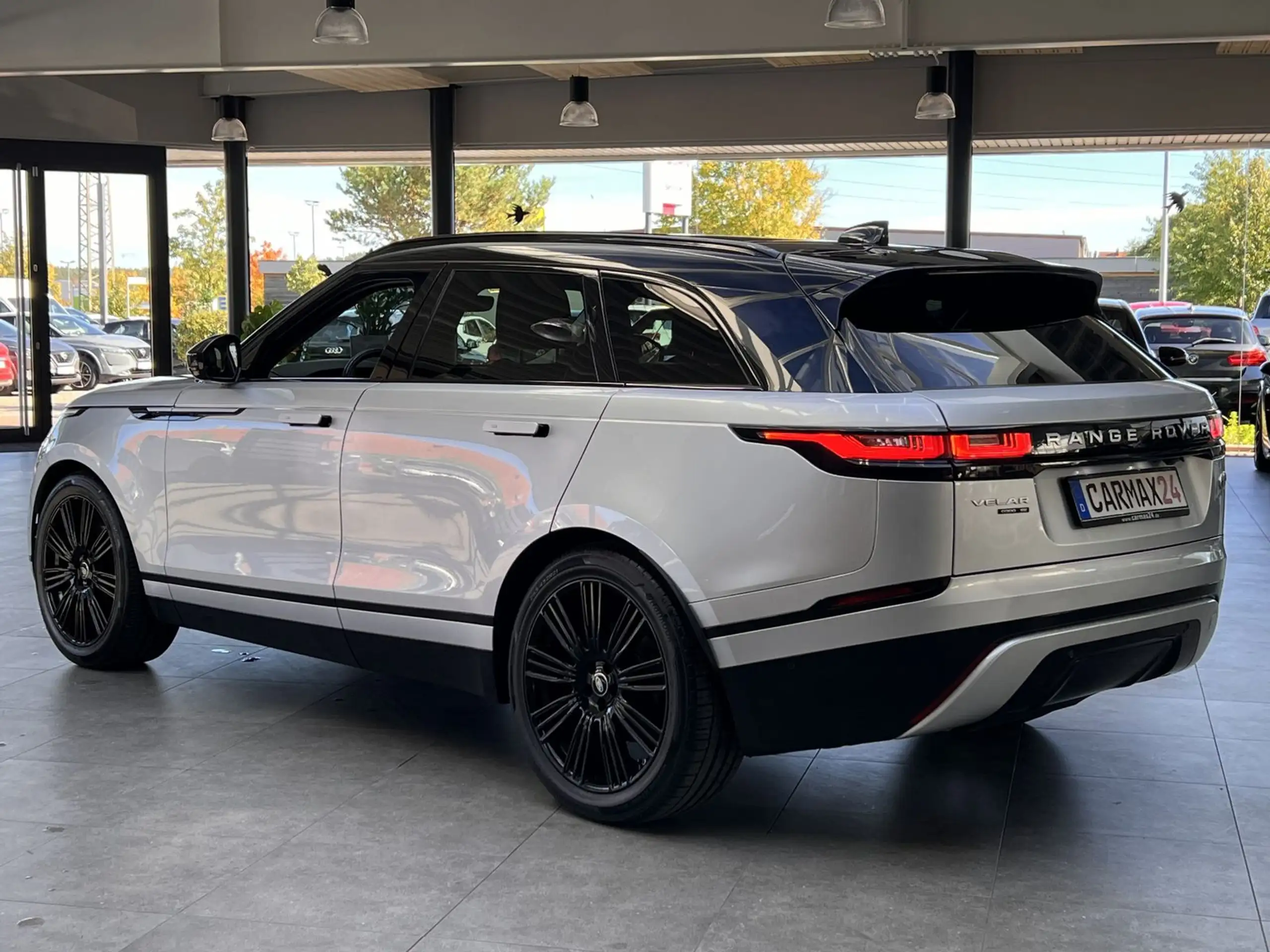 Land Rover - Range Rover Velar