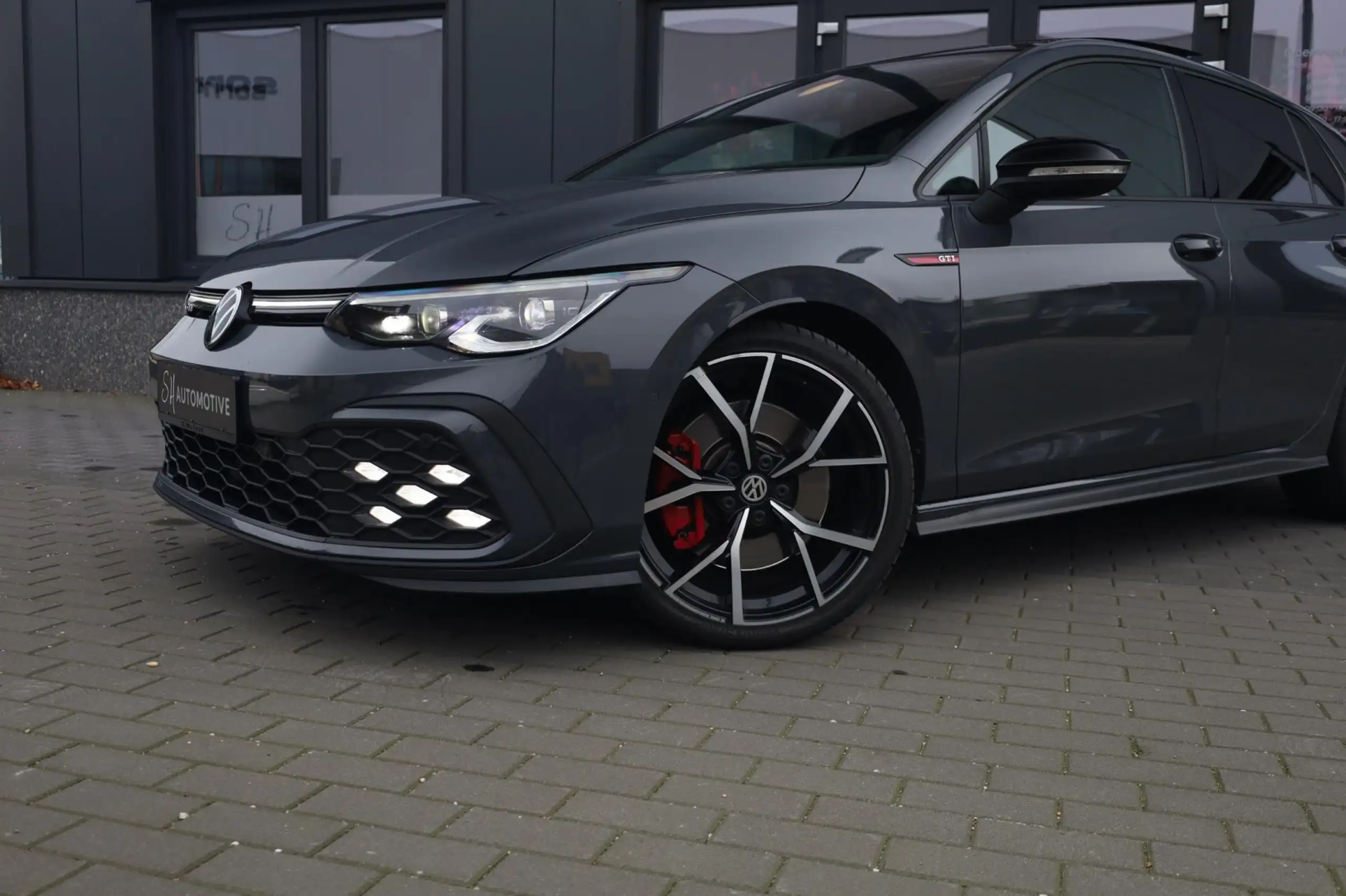 Volkswagen - Golf GTI