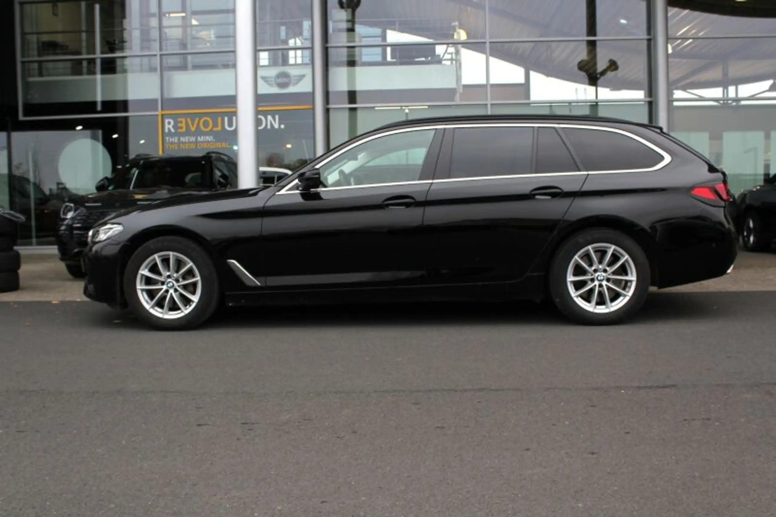 BMW - 530