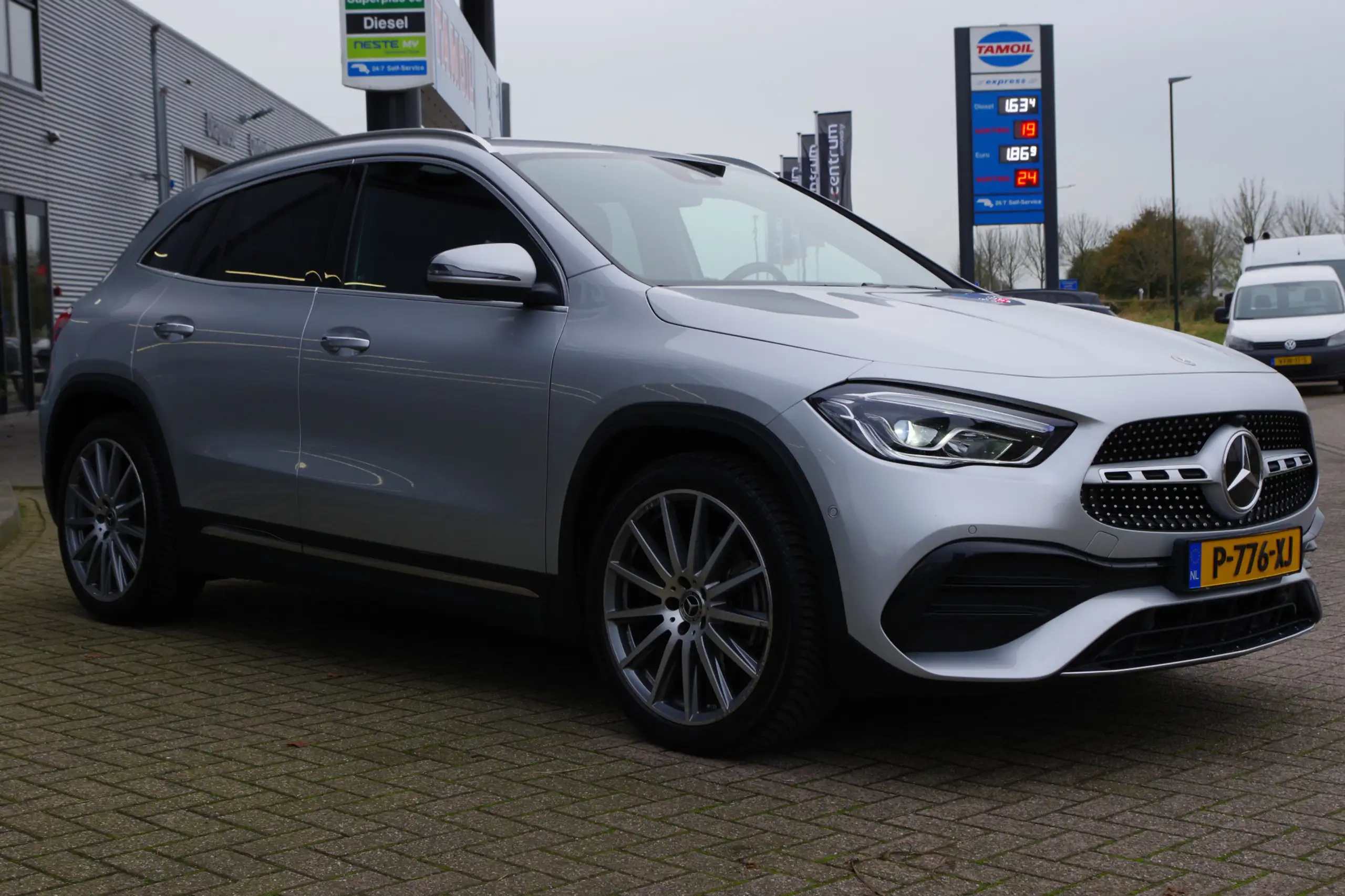 Mercedes-Benz - GLA 180