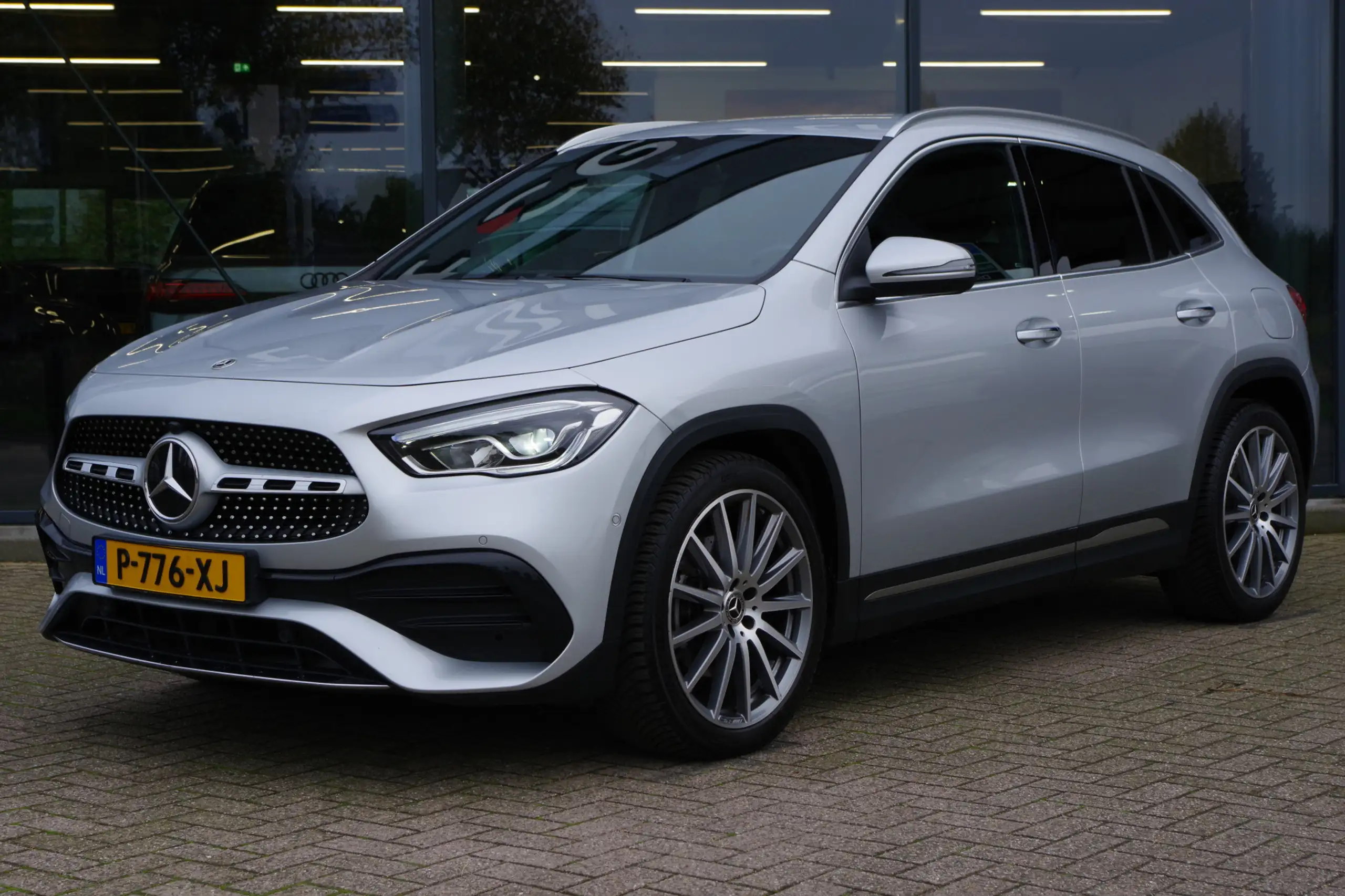 Mercedes-Benz - GLA 180