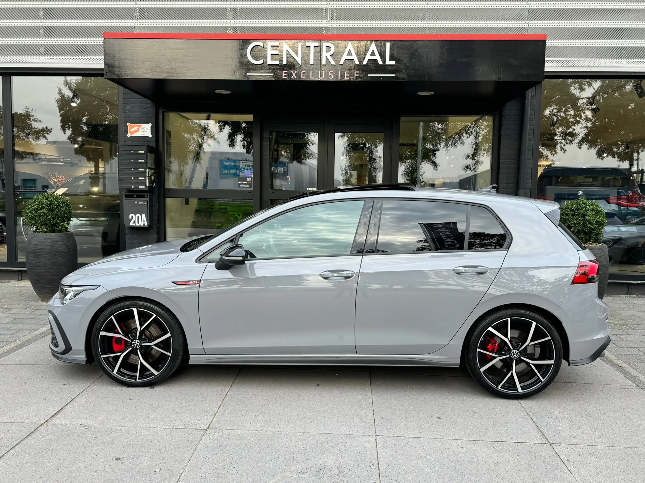 Volkswagen - Golf GTI