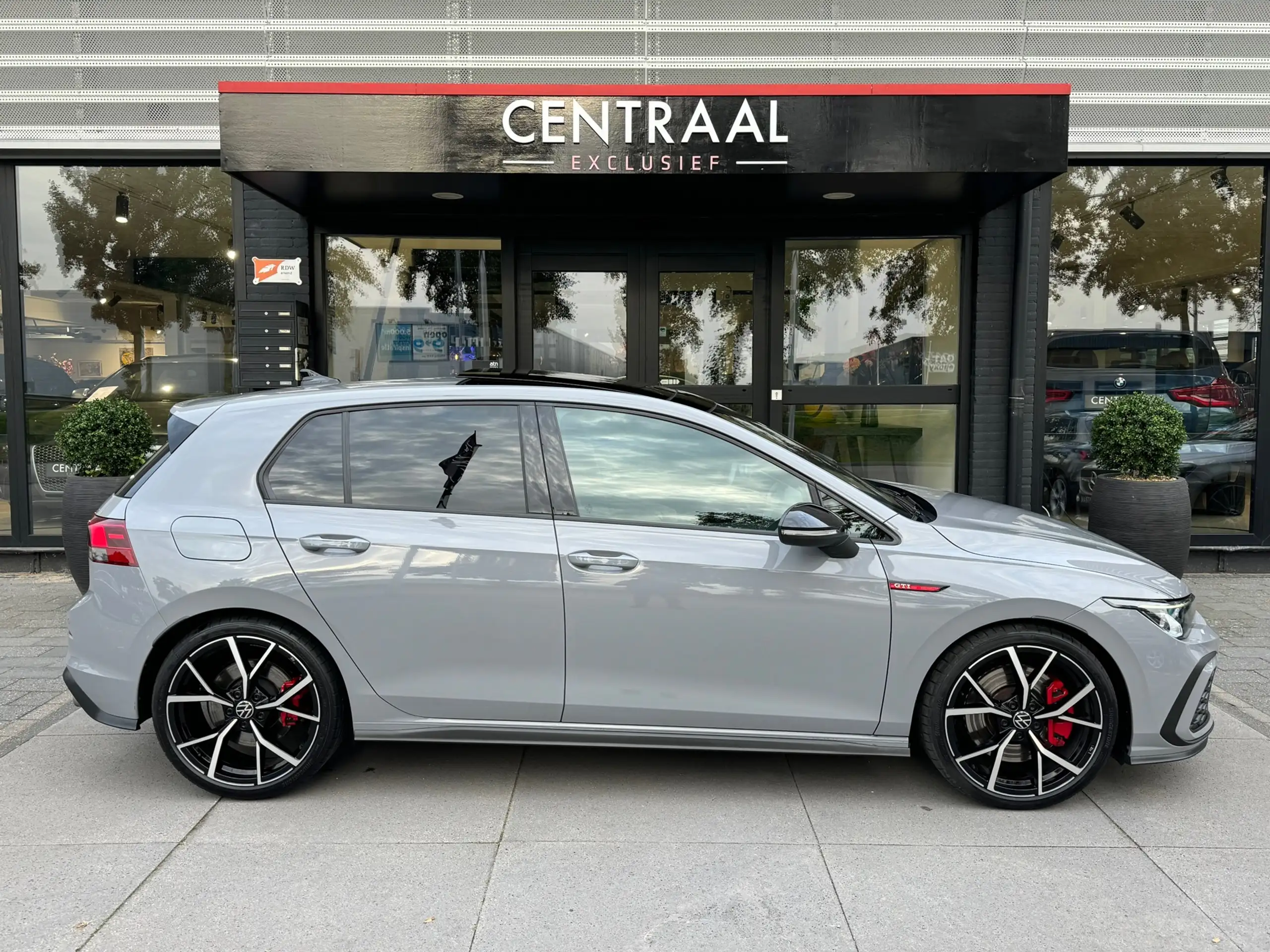 Volkswagen - Golf GTI