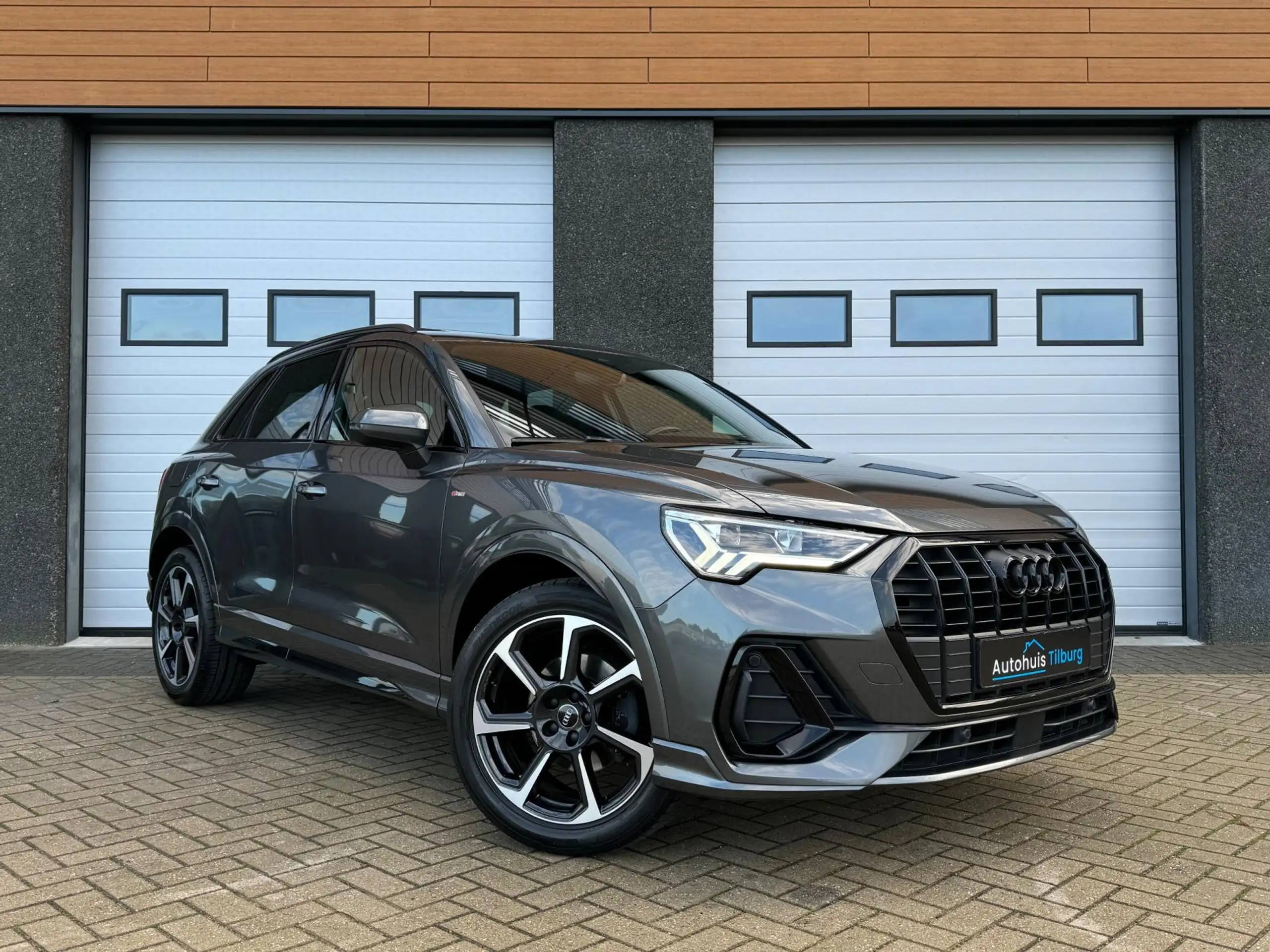 Audi - Q3