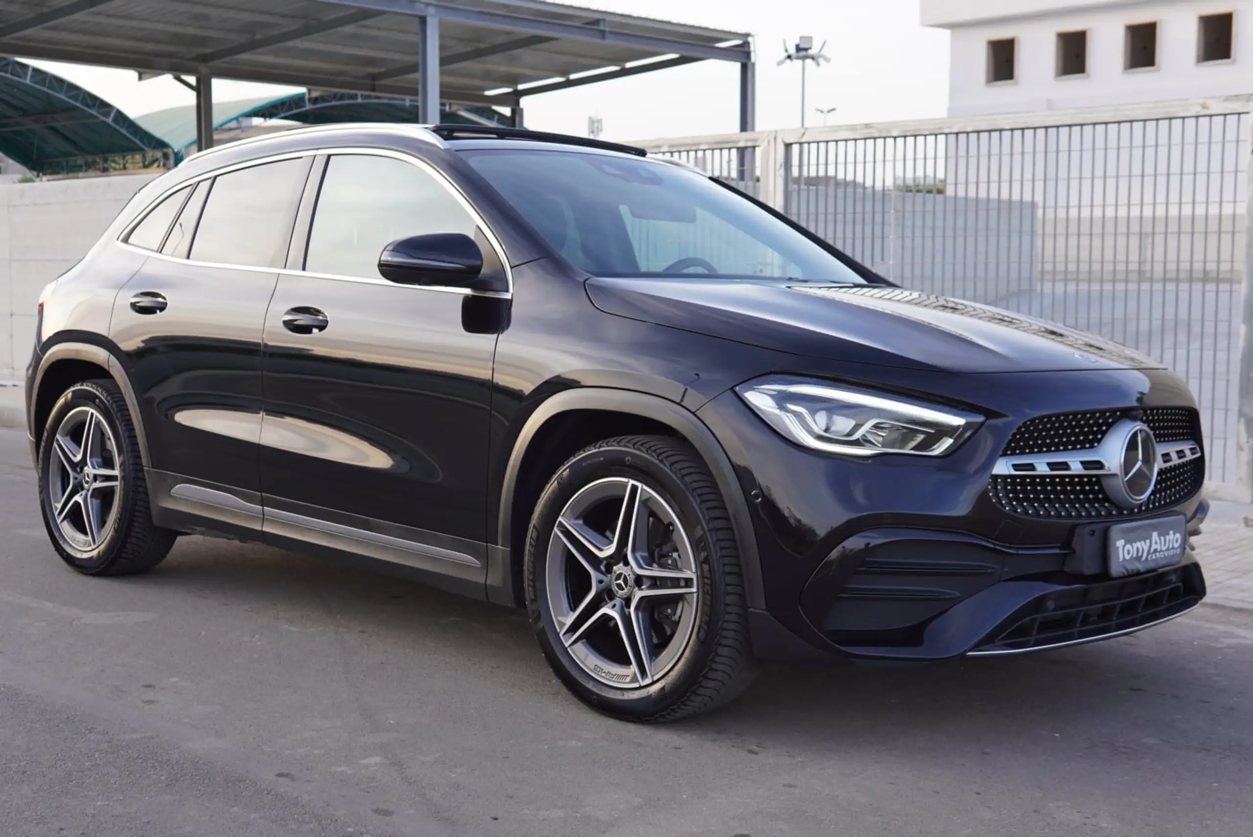 Mercedes-Benz - GLA 220