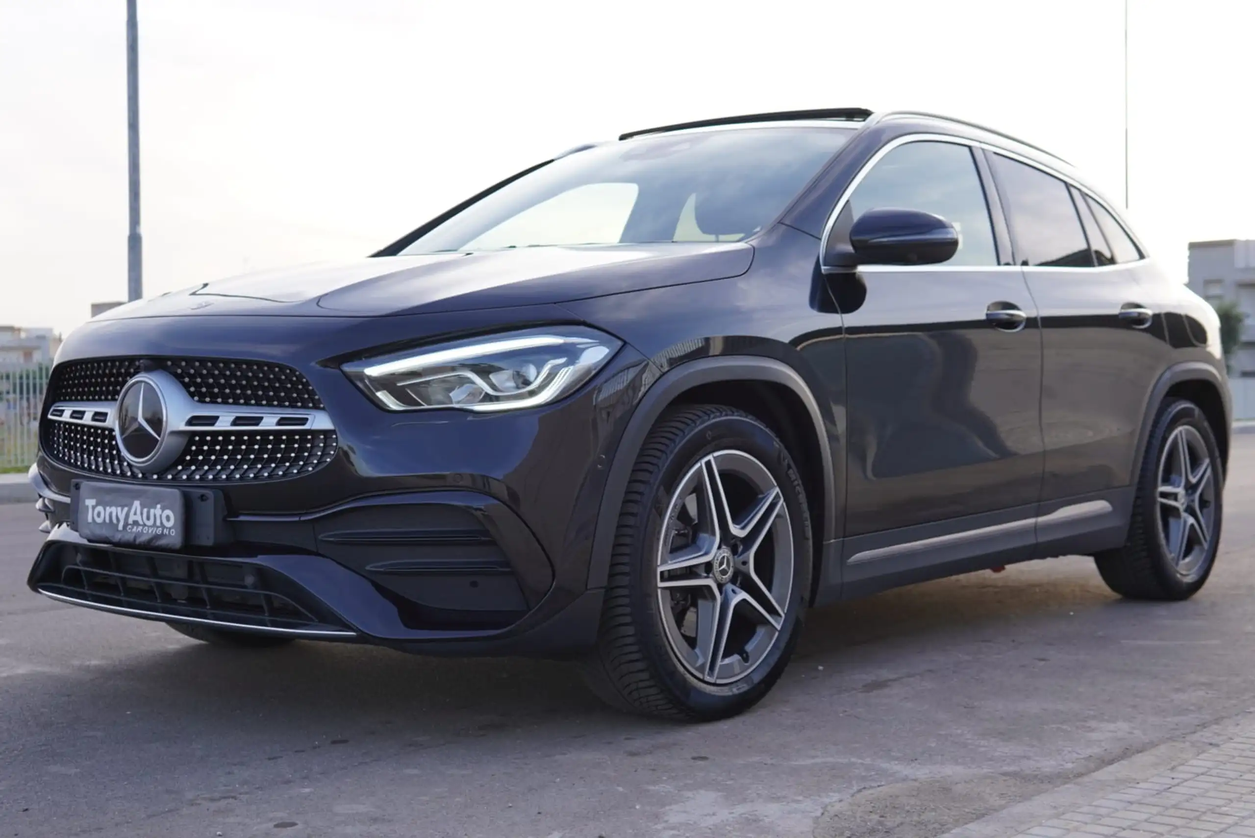 Mercedes-Benz - GLA 220