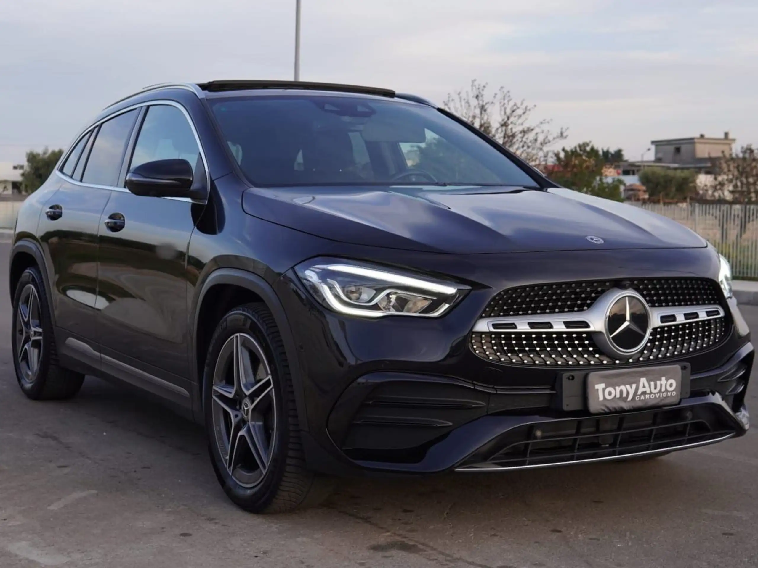 Mercedes-Benz - GLA 220