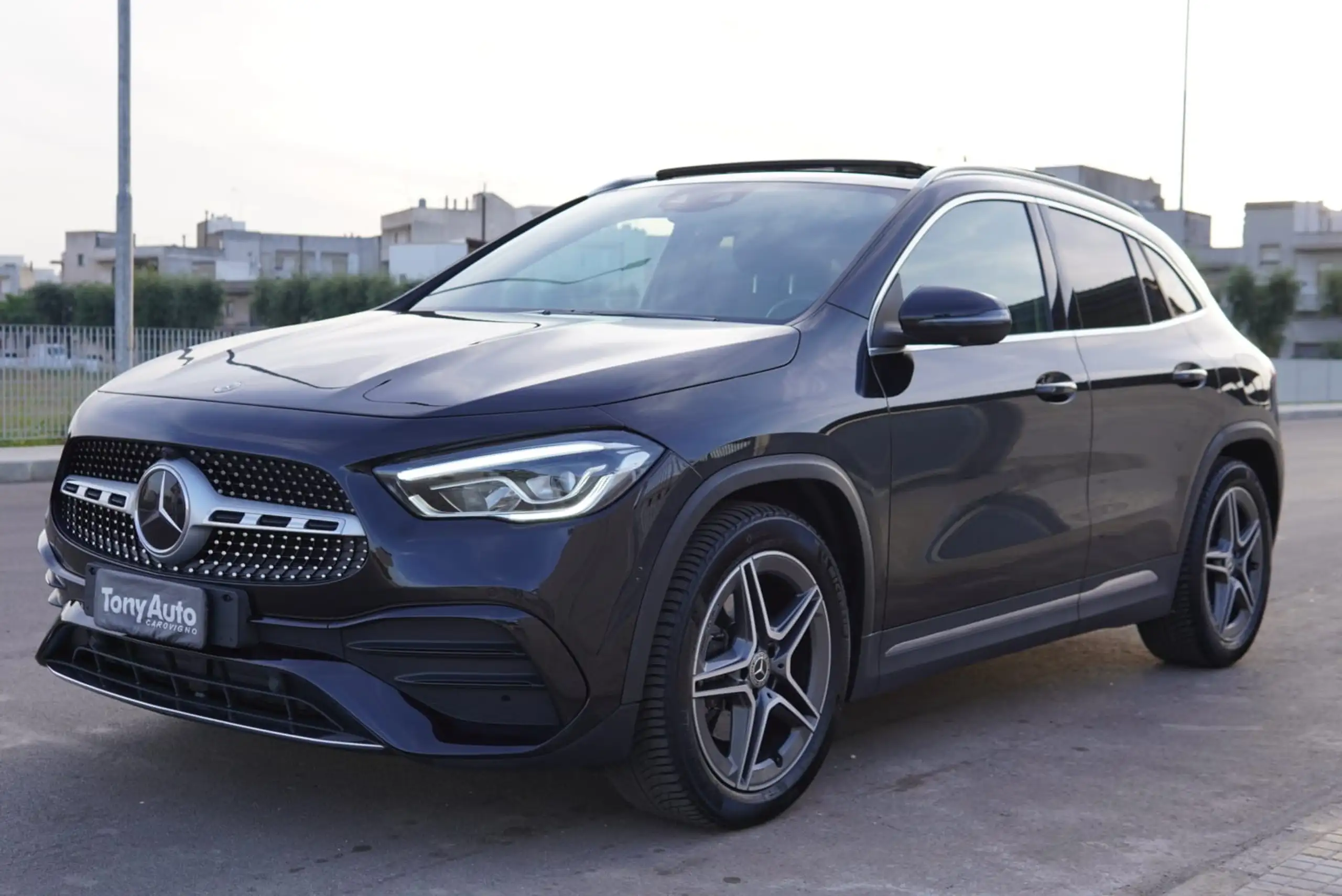 Mercedes-Benz - GLA 220