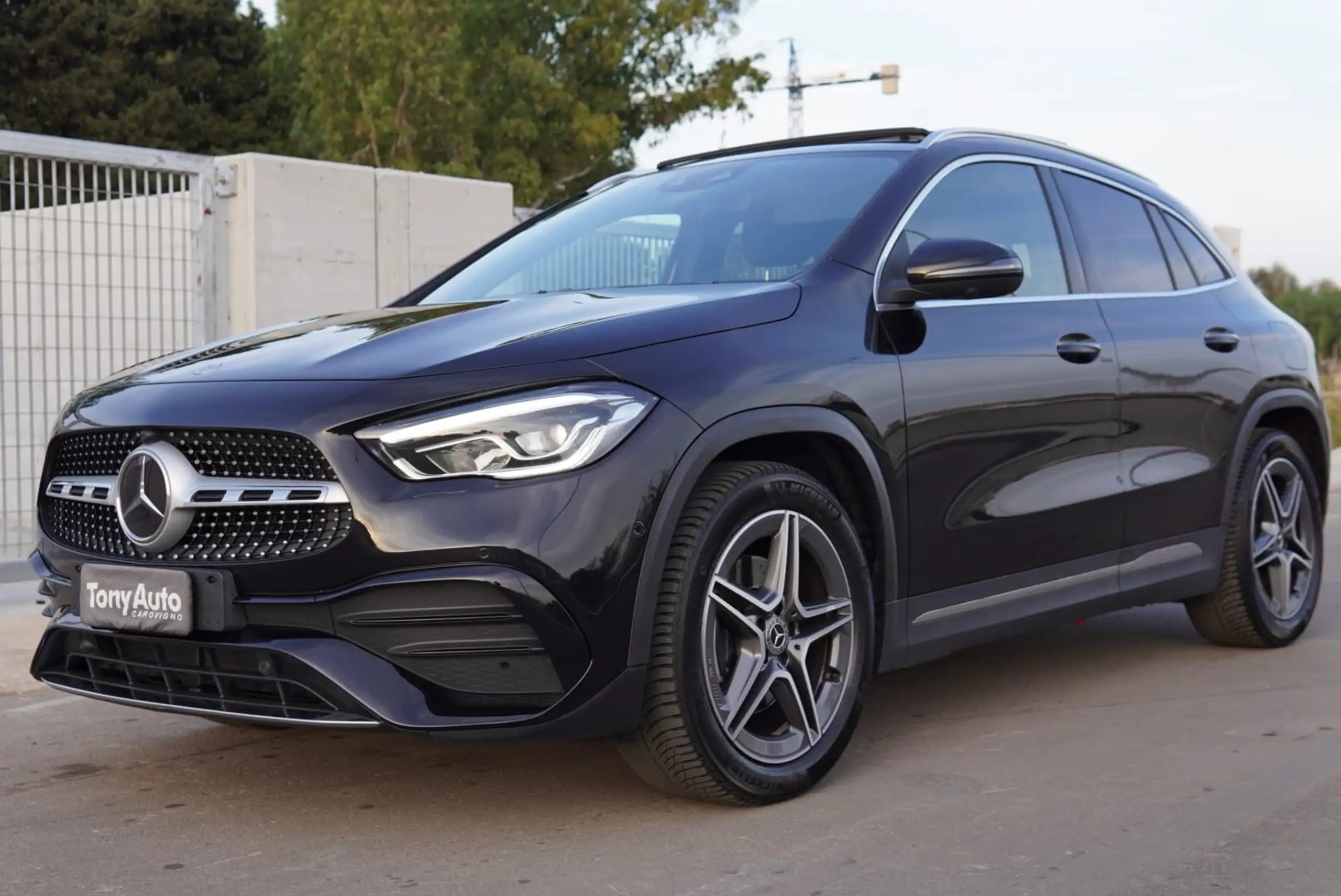 Mercedes-Benz - GLA 220