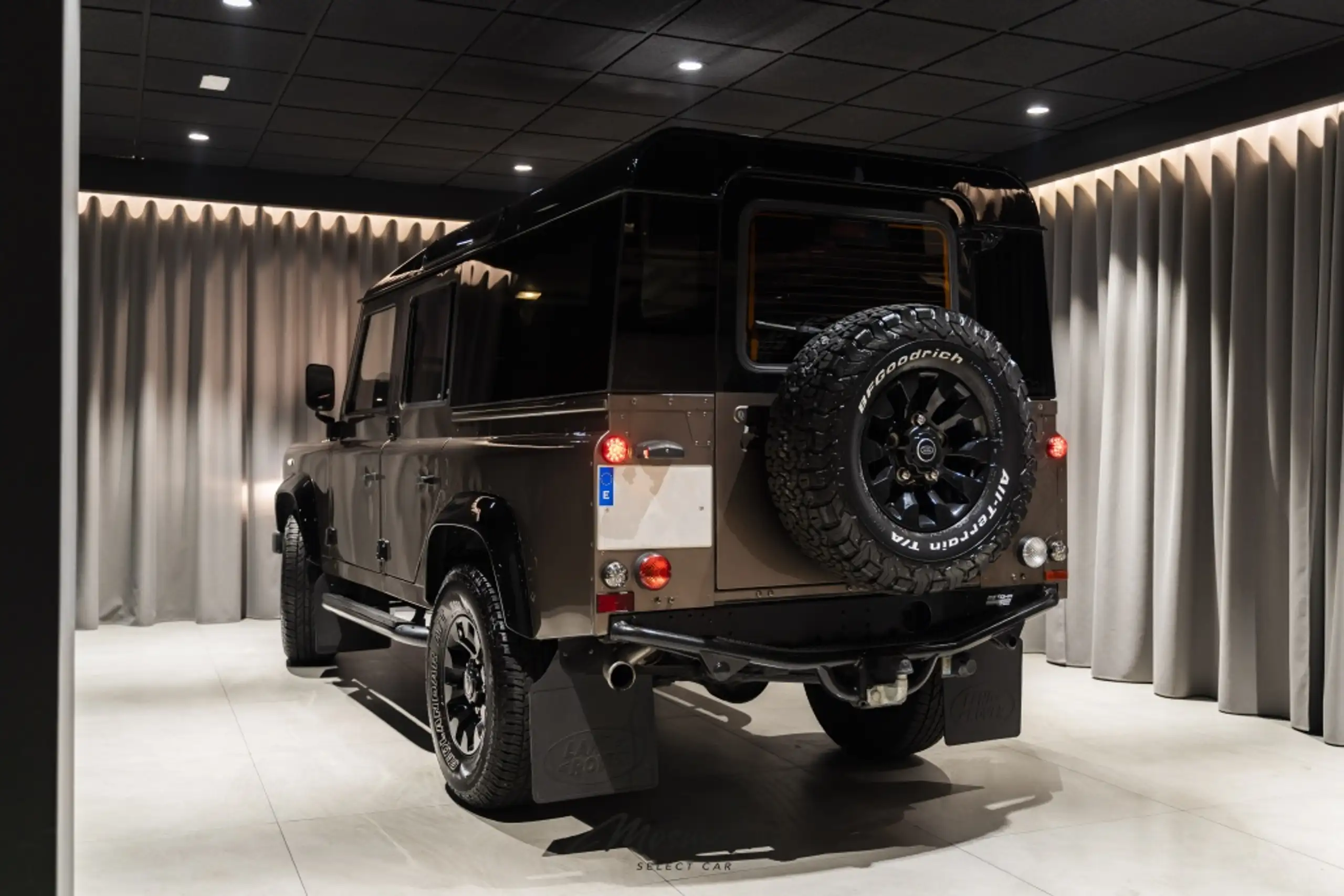 Land Rover - Defender