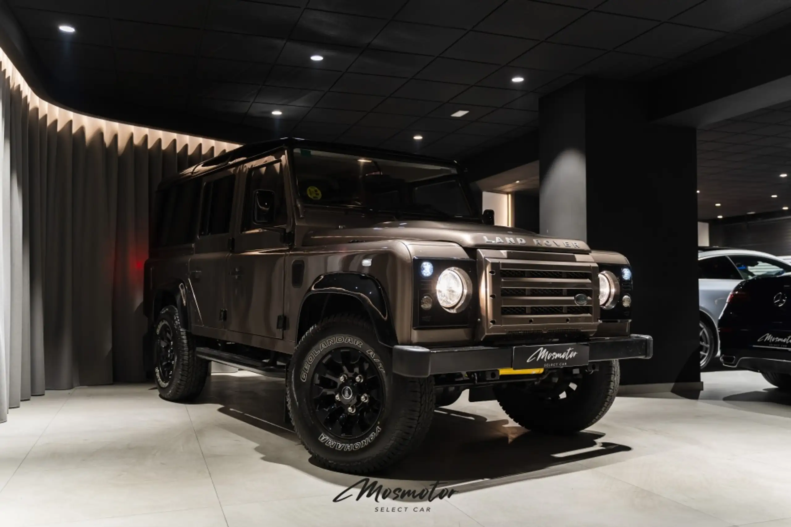 Land Rover - Defender